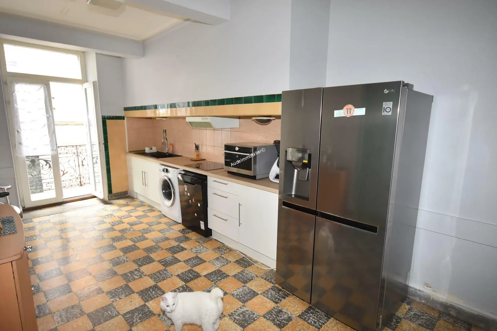 Immeuble de rapport à Limoux avec 4 appartements loués et cour 