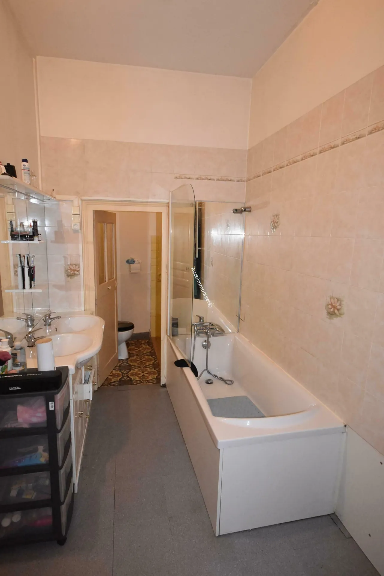 Immeuble de rapport à Limoux avec 4 appartements loués et cour 