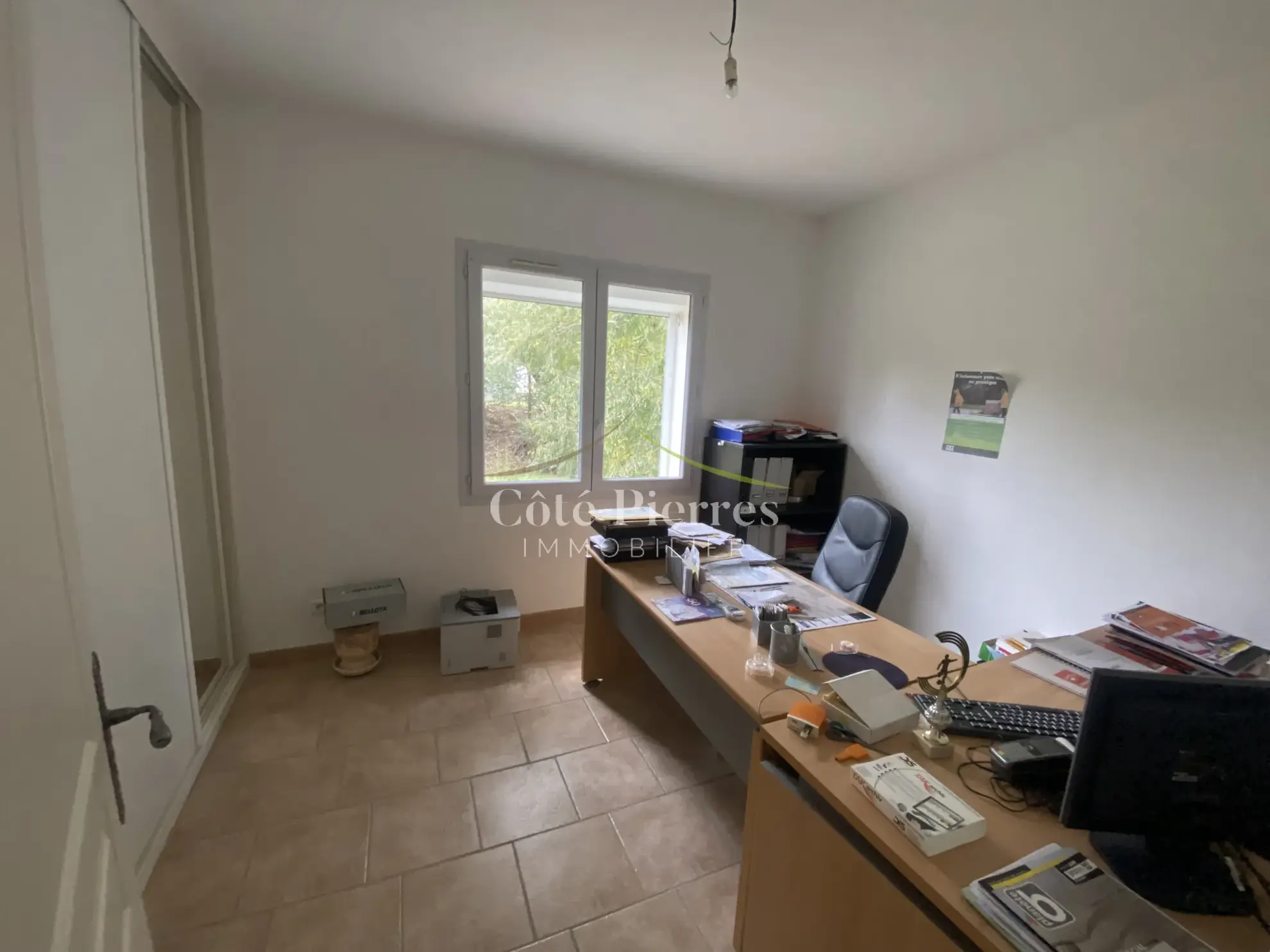 Maison spacieuse avec grand terrain à Saint Anastasie – Potentiel élevé 