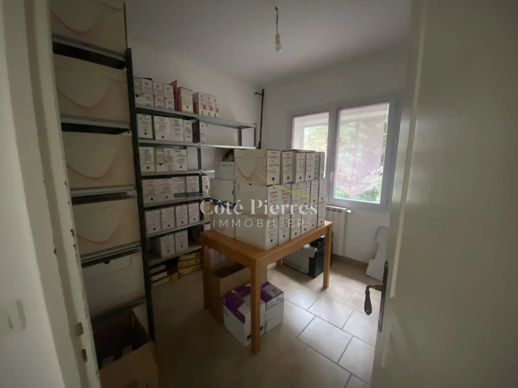 Maison spacieuse avec grand terrain à Saint Anastasie – Potentiel élevé 