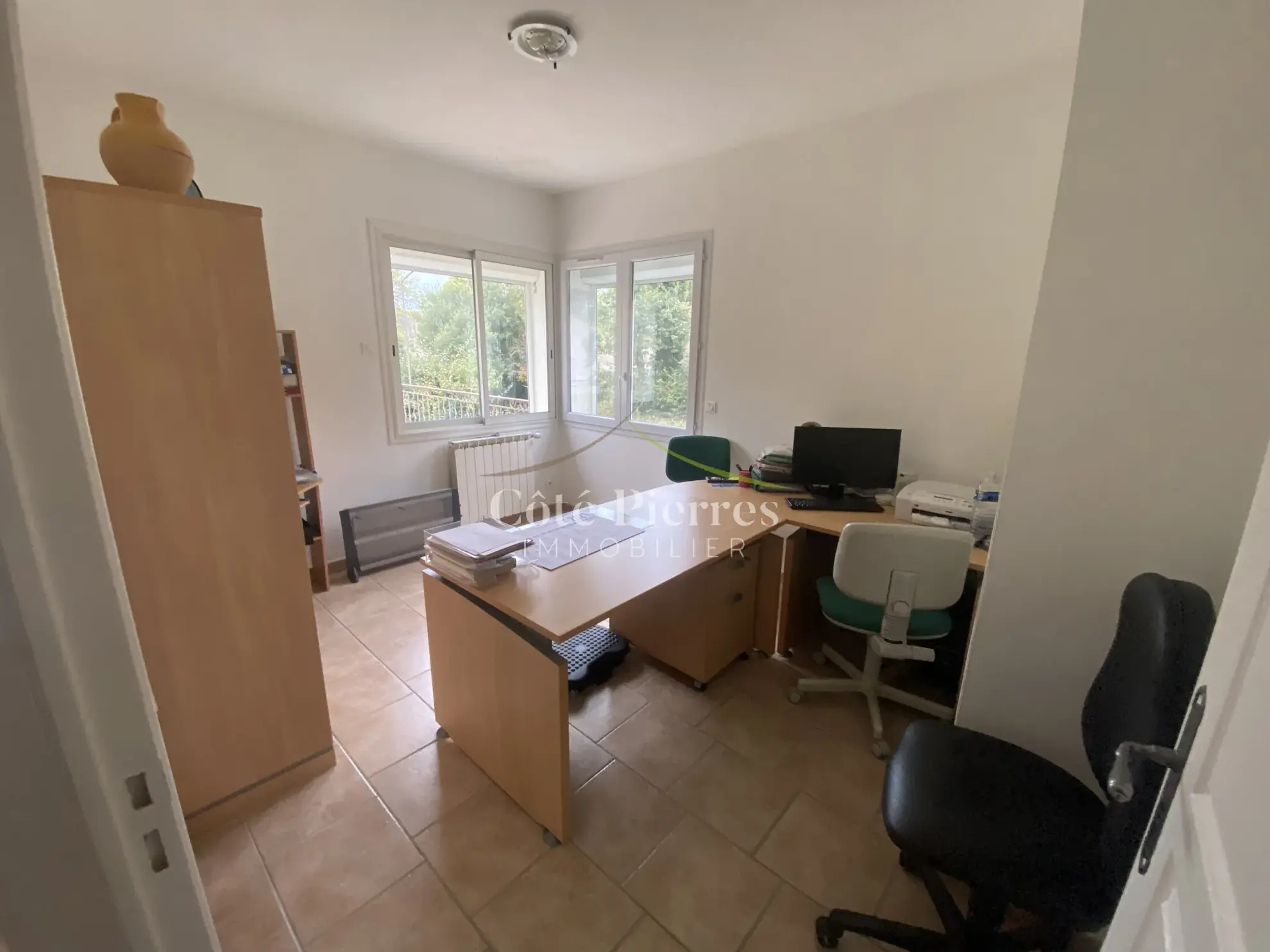 Maison spacieuse avec grand terrain à Saint Anastasie – Potentiel élevé 