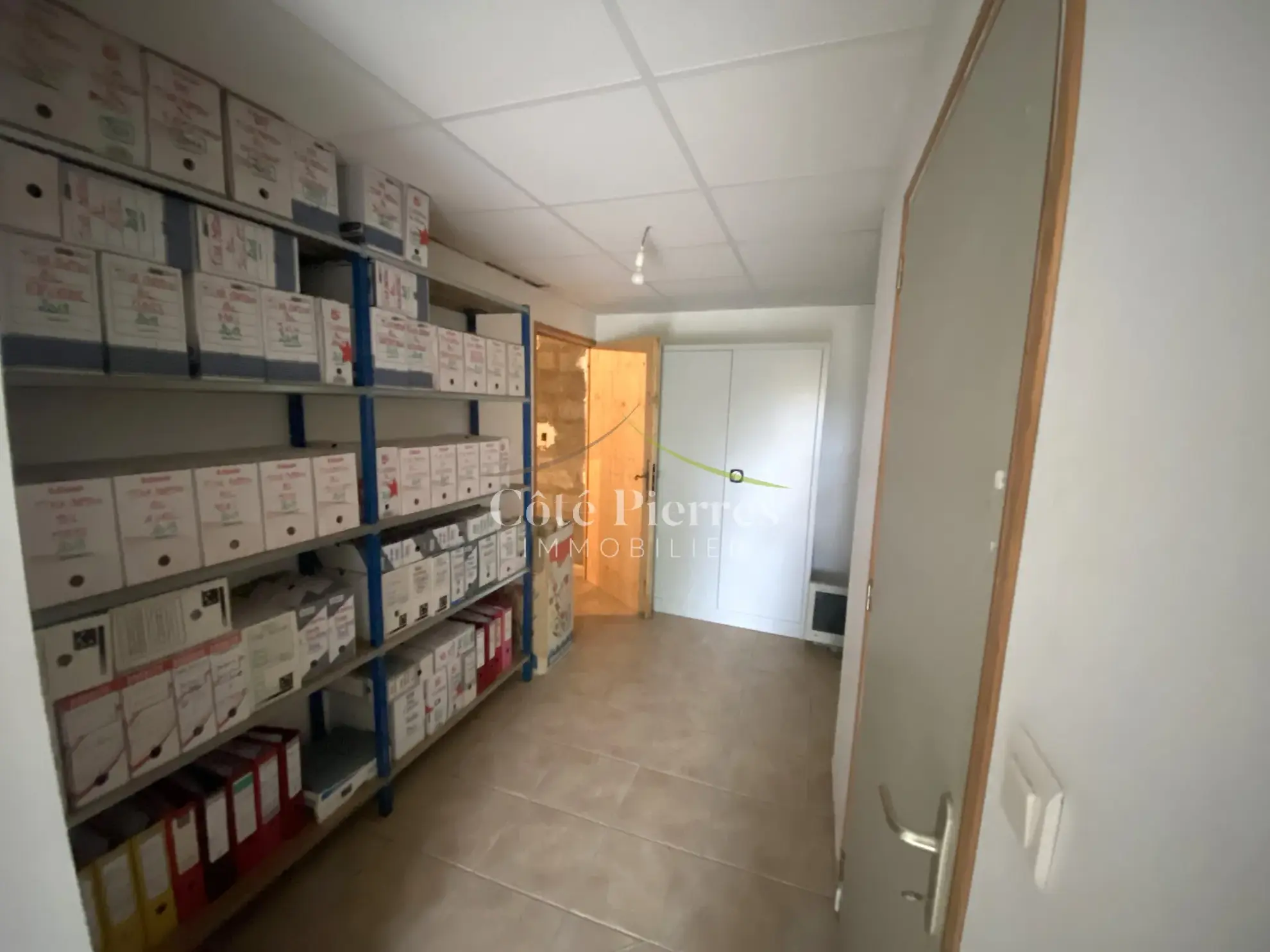 Maison spacieuse avec grand terrain à Saint Anastasie – Potentiel élevé 