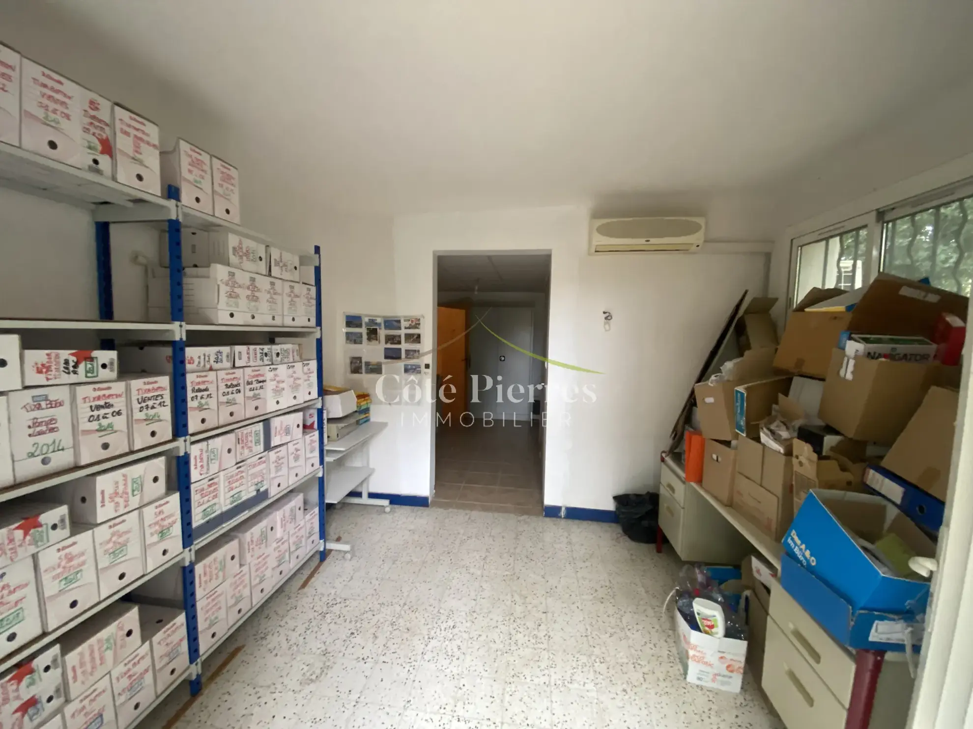 Maison spacieuse avec grand terrain à Saint Anastasie – Potentiel élevé 