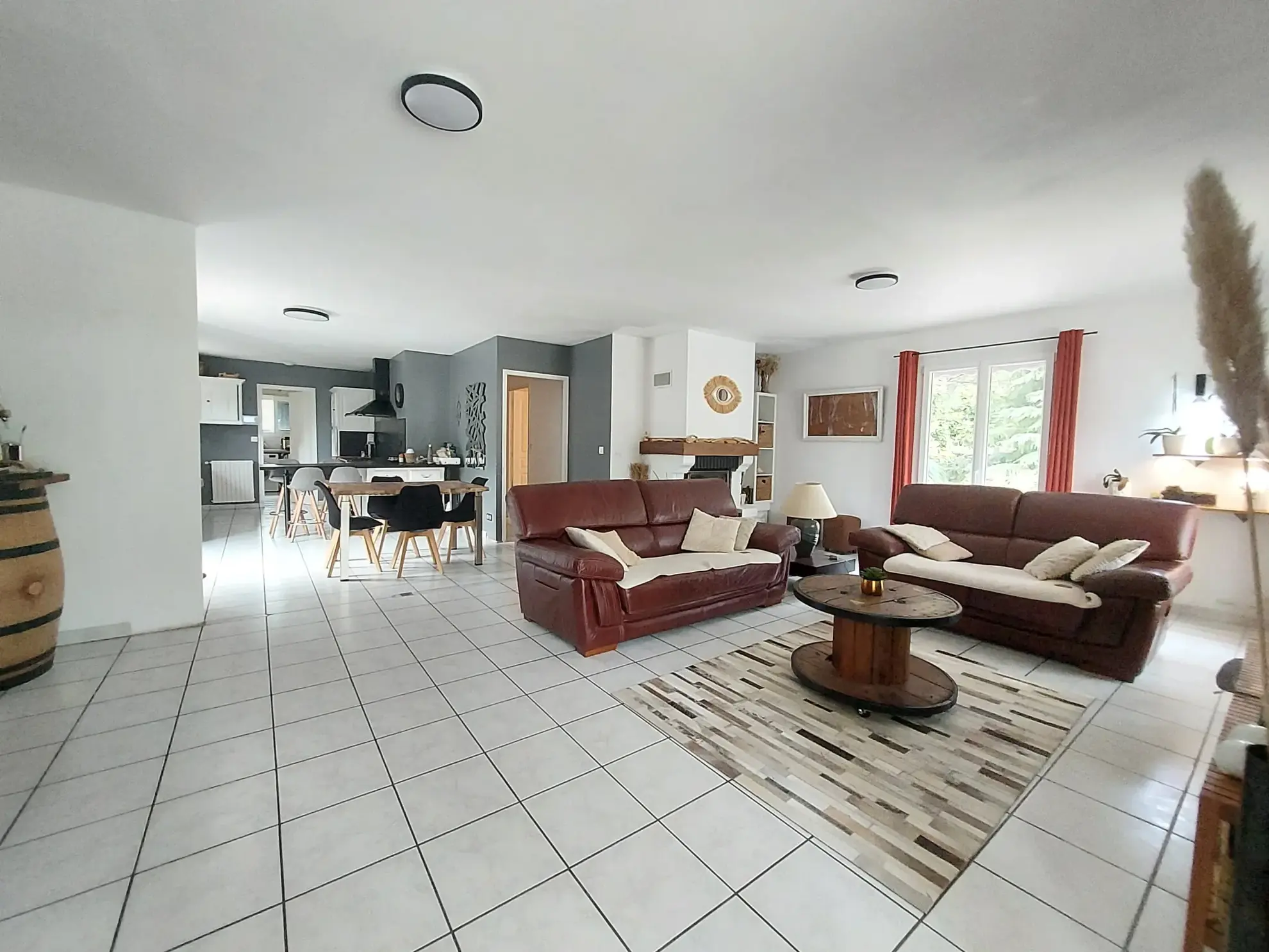 Maison avec grand terrain, piscine couverte et garage à Bazas en Gironde 