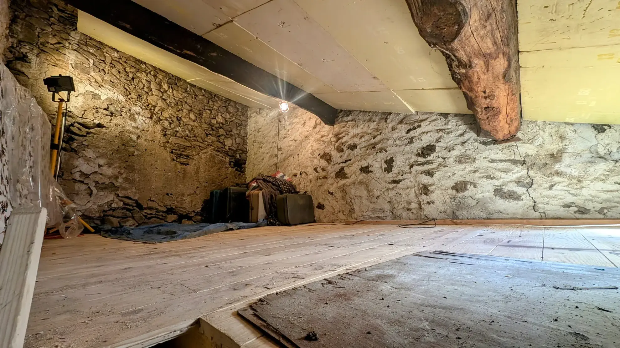 Maison en pierre à rénover avec grand potentiel à Montesquieu-Des-Albères 