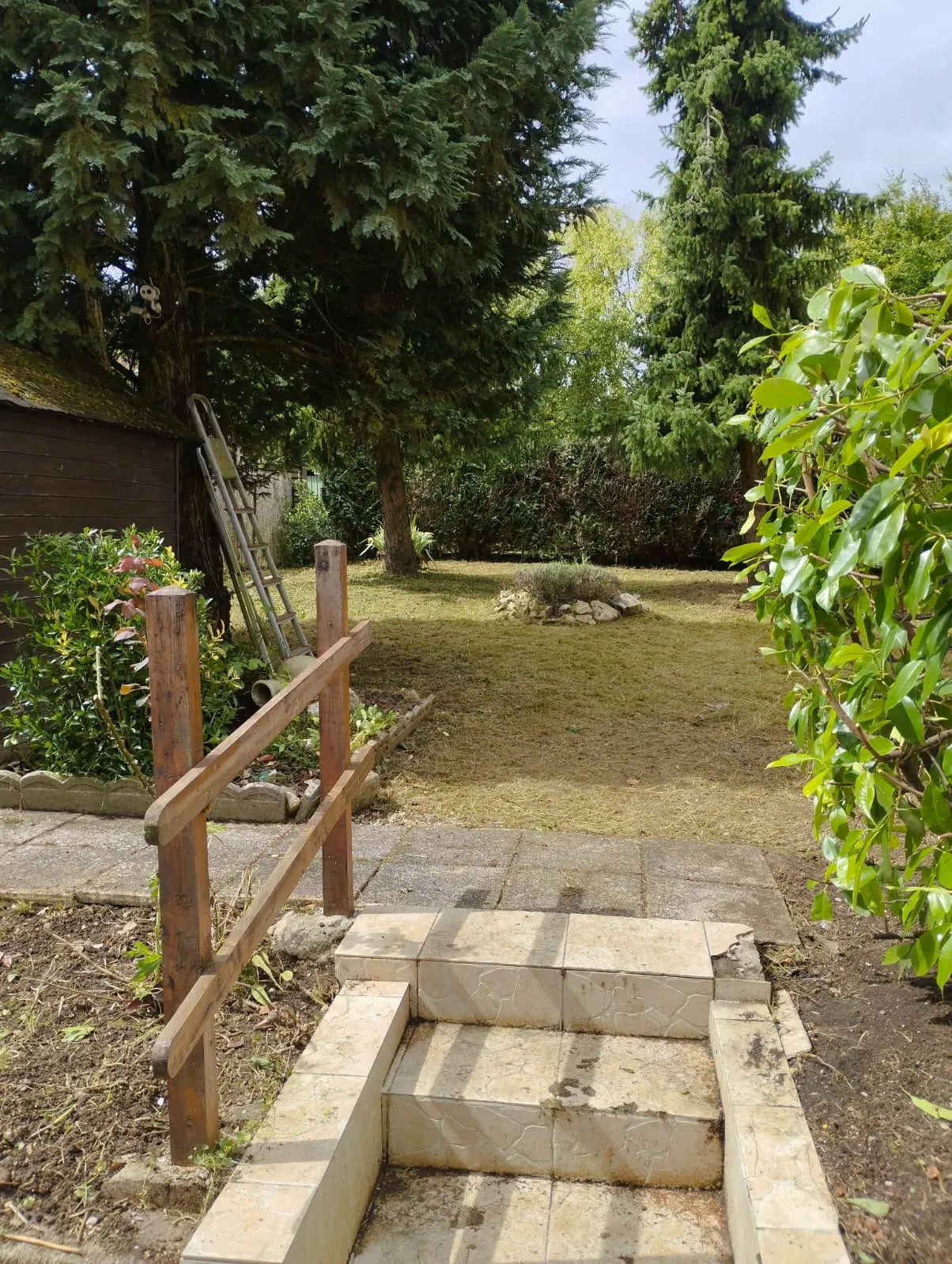 Maison à vendre à Ouzouer le Marché avec jardin et double garage 