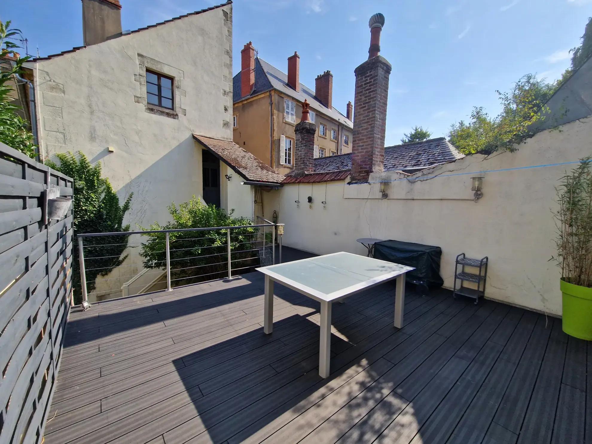 Bel appartement de 150 m² avec extérieur et stationnement en centre-ville d'Autun 