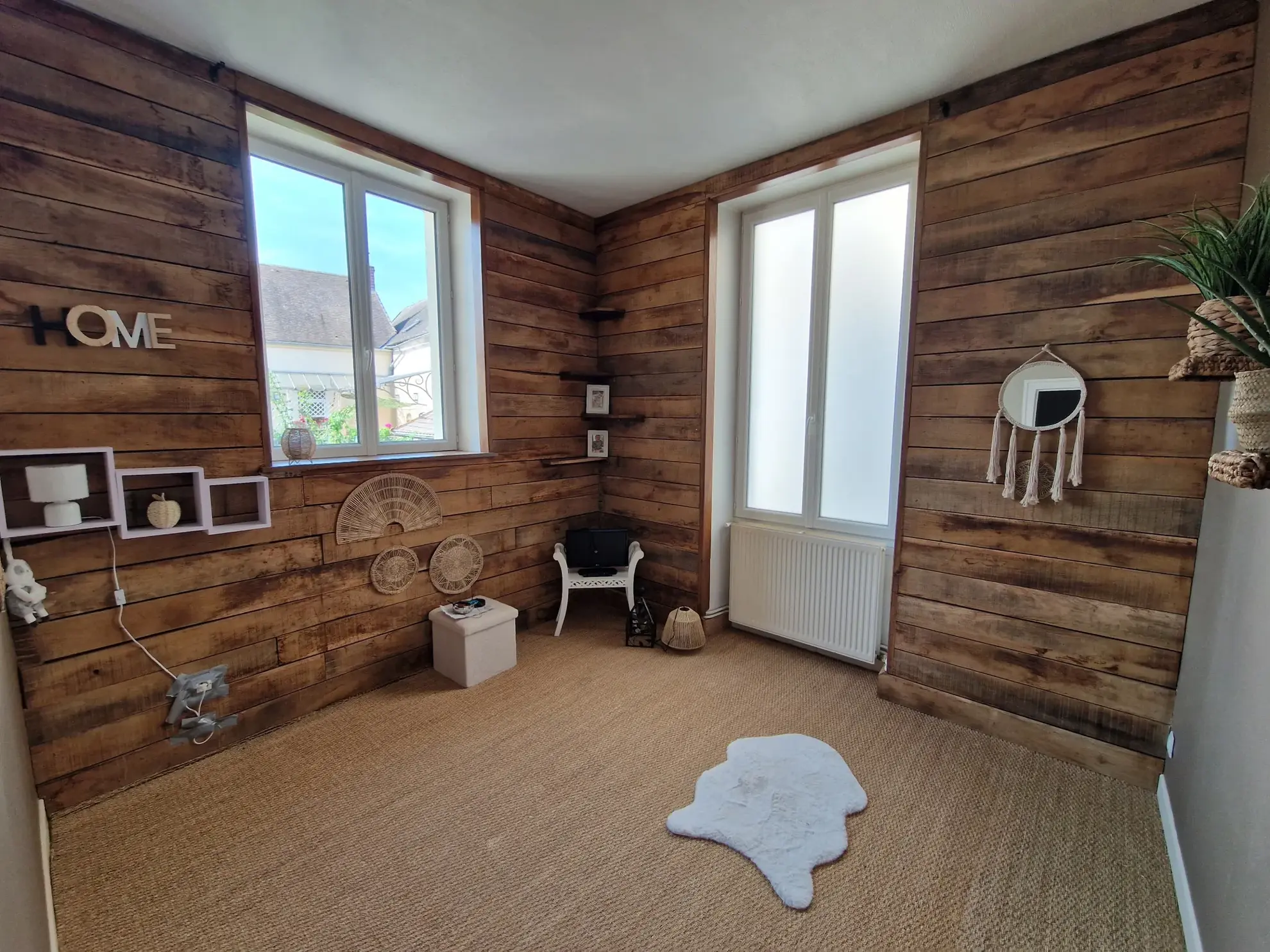 Bel appartement de 150 m² avec extérieur et stationnement en centre-ville d'Autun 