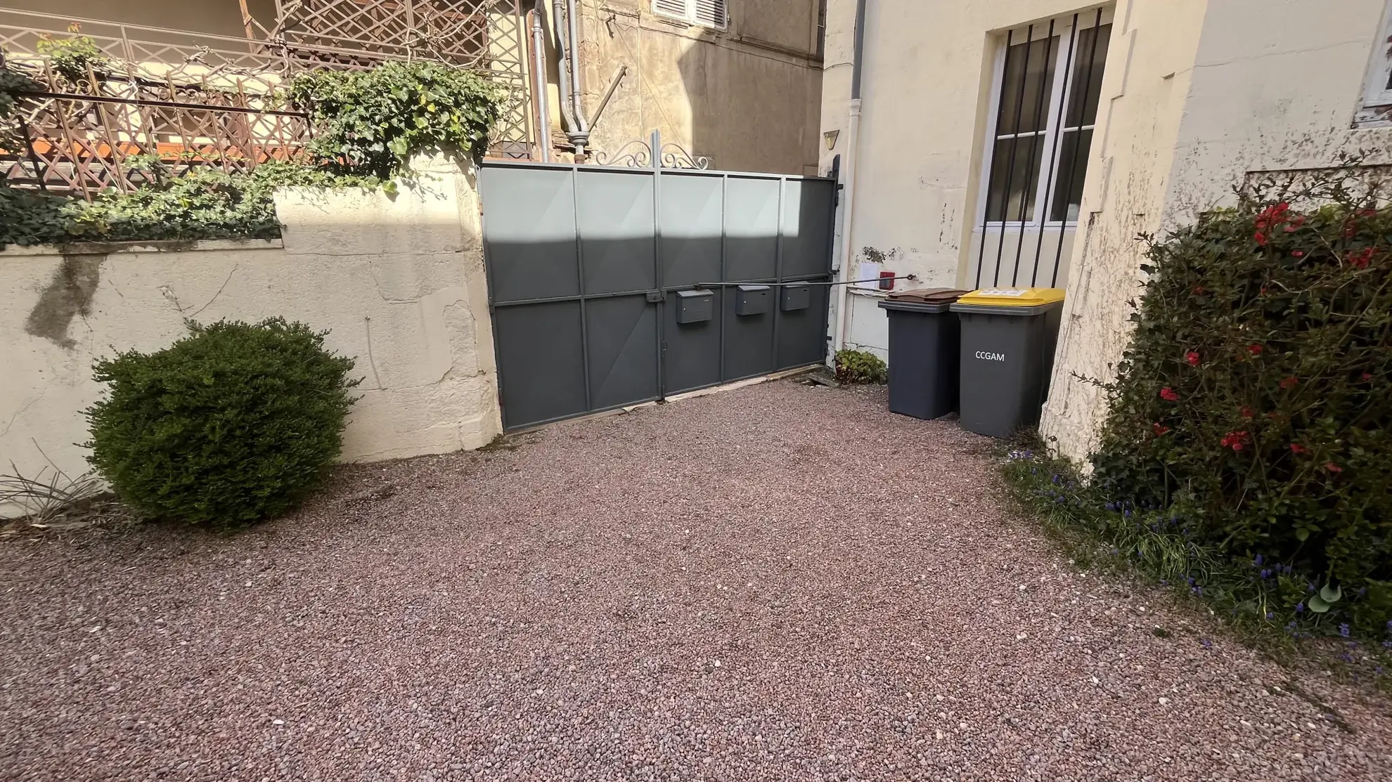 Bel appartement de 150 m² avec extérieur et stationnement en centre-ville d'Autun 