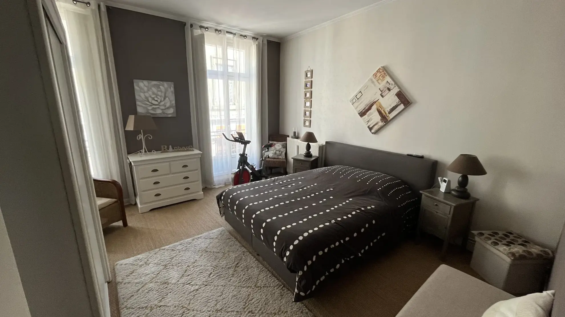 Bel appartement de 150 m² avec extérieur et stationnement en centre-ville d'Autun 