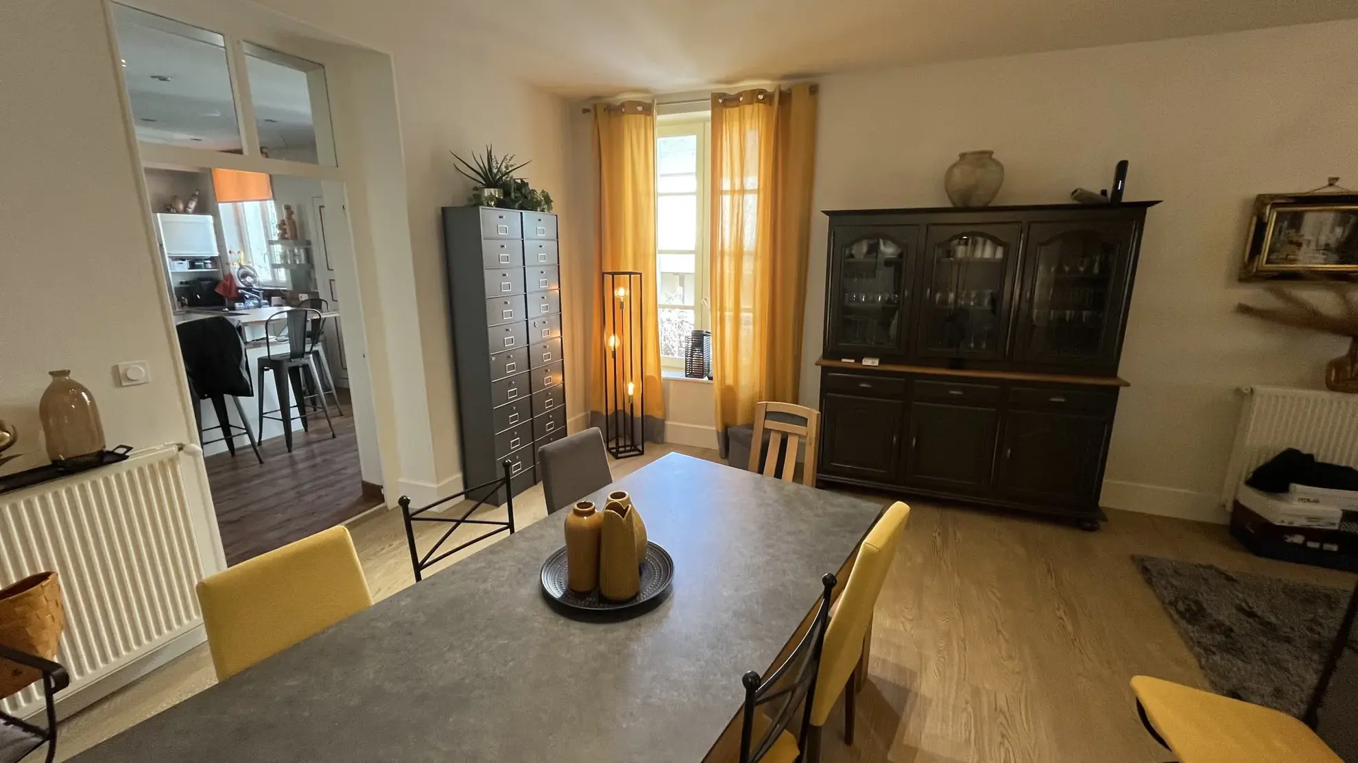 Bel appartement de 150 m² avec extérieur et stationnement en centre-ville d'Autun 