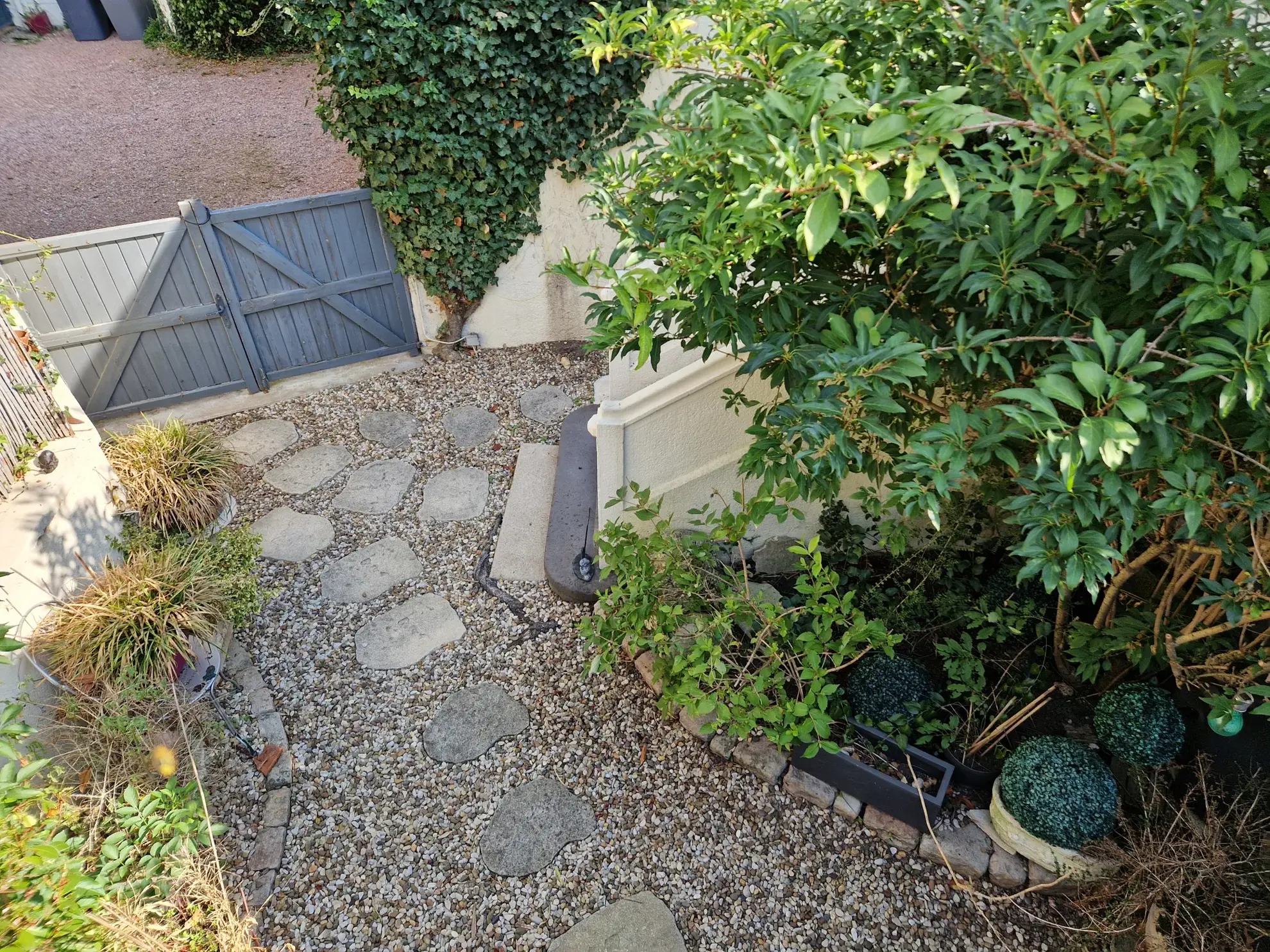 Bel appartement de 150 m² avec extérieur et stationnement en centre-ville d'Autun 