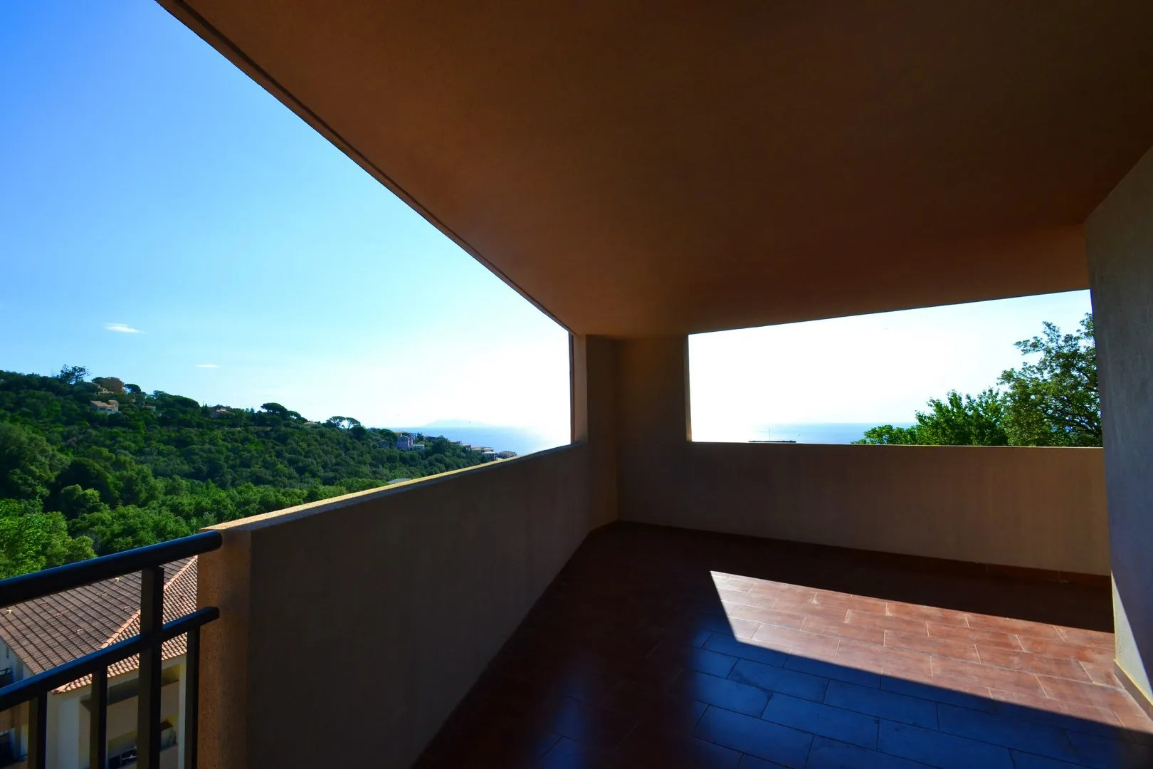 Vente d'un appartement F3 avec vue mer à Bastia - calme et lumineux 