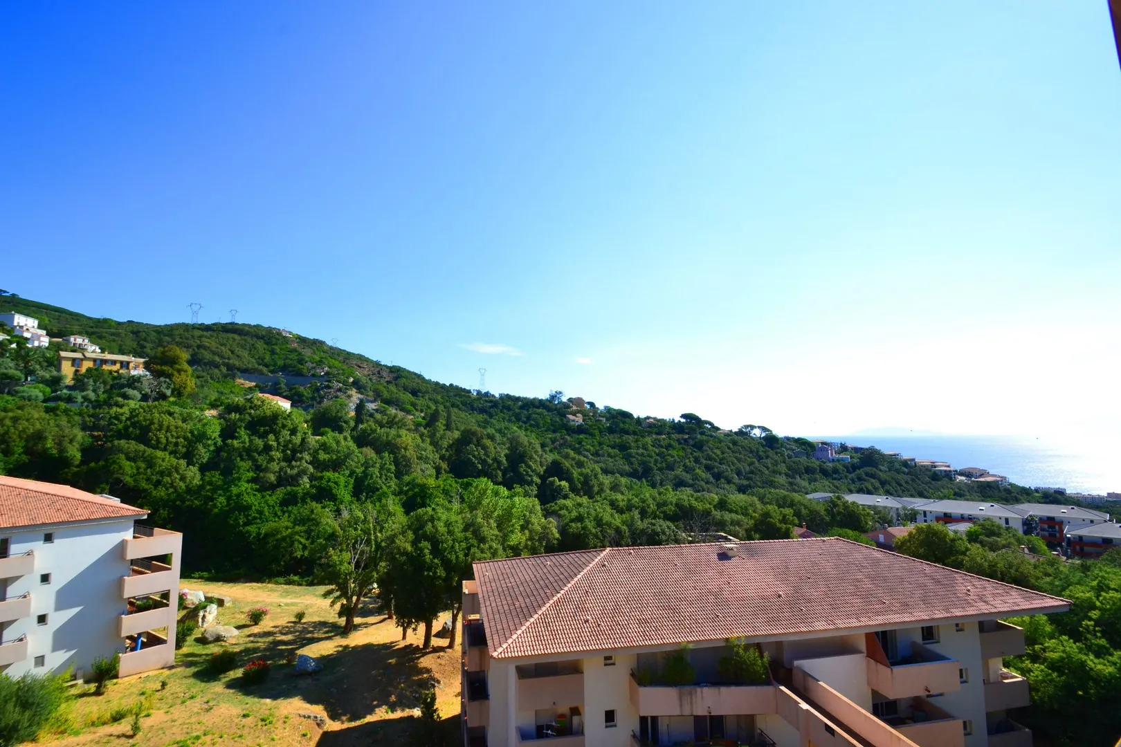 Vente d'un appartement F3 avec vue mer à Bastia - calme et lumineux