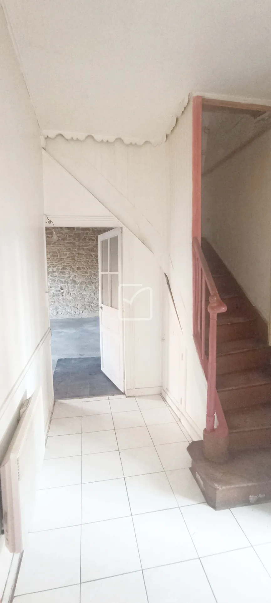 Maison de village en pierre avec atelier, grange et jardin à Sainte-Orse 