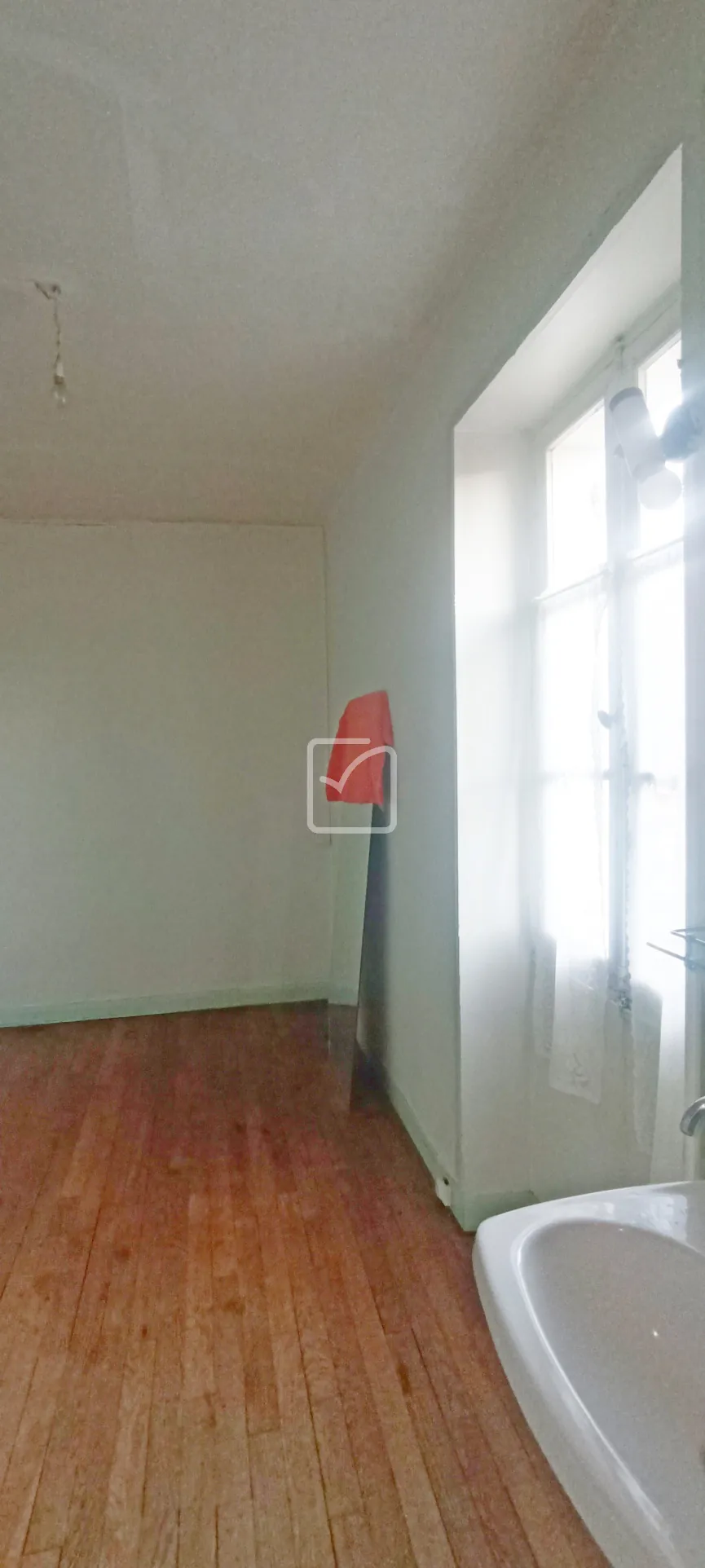 Maison de village en pierre avec atelier, grange et jardin à Sainte-Orse 