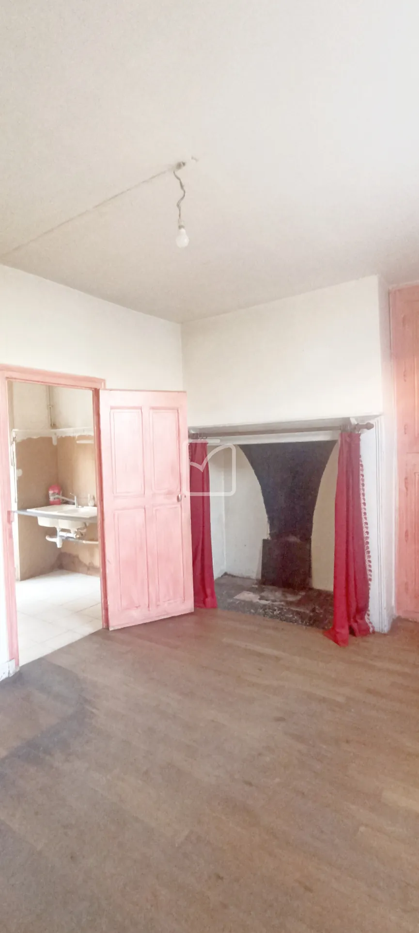 Maison de village en pierre avec atelier, grange et jardin à Sainte-Orse 