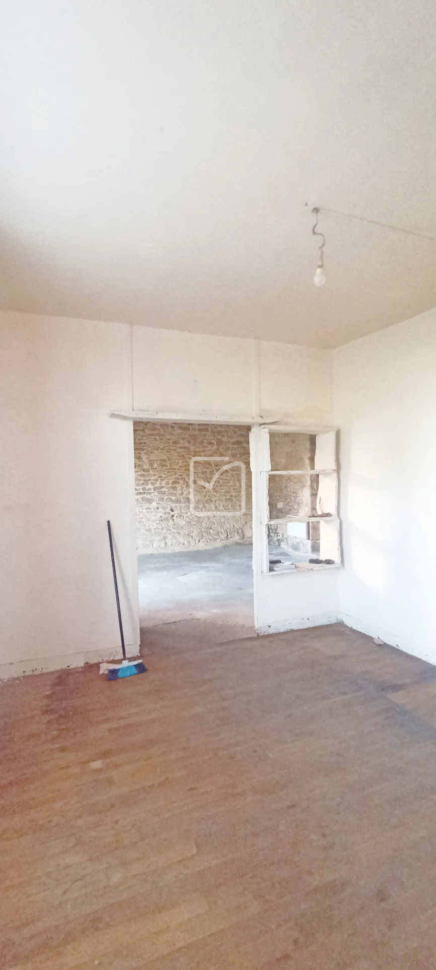 Maison de village en pierre avec atelier, grange et jardin à Sainte-Orse 