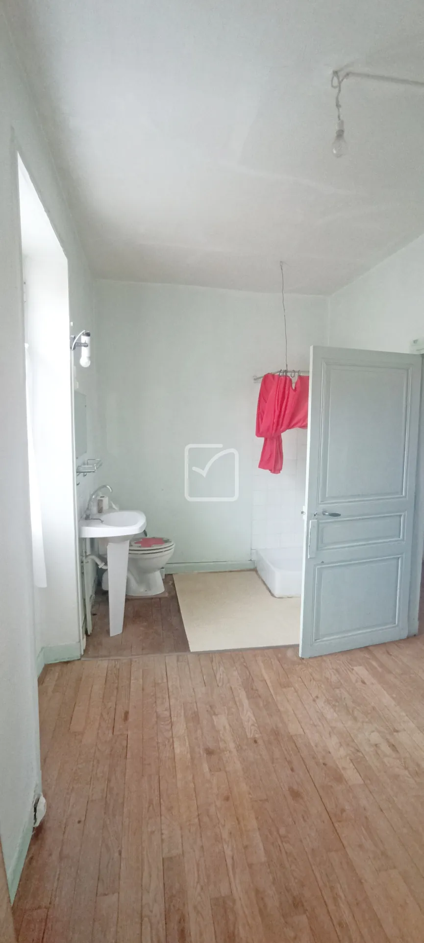 Maison de village en pierre avec atelier, grange et jardin à Sainte-Orse 