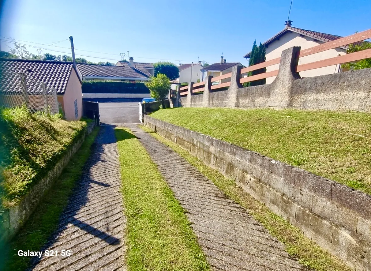 Maison à Odos avec jardin clos, garage et 2 chambres – Prix négociable 