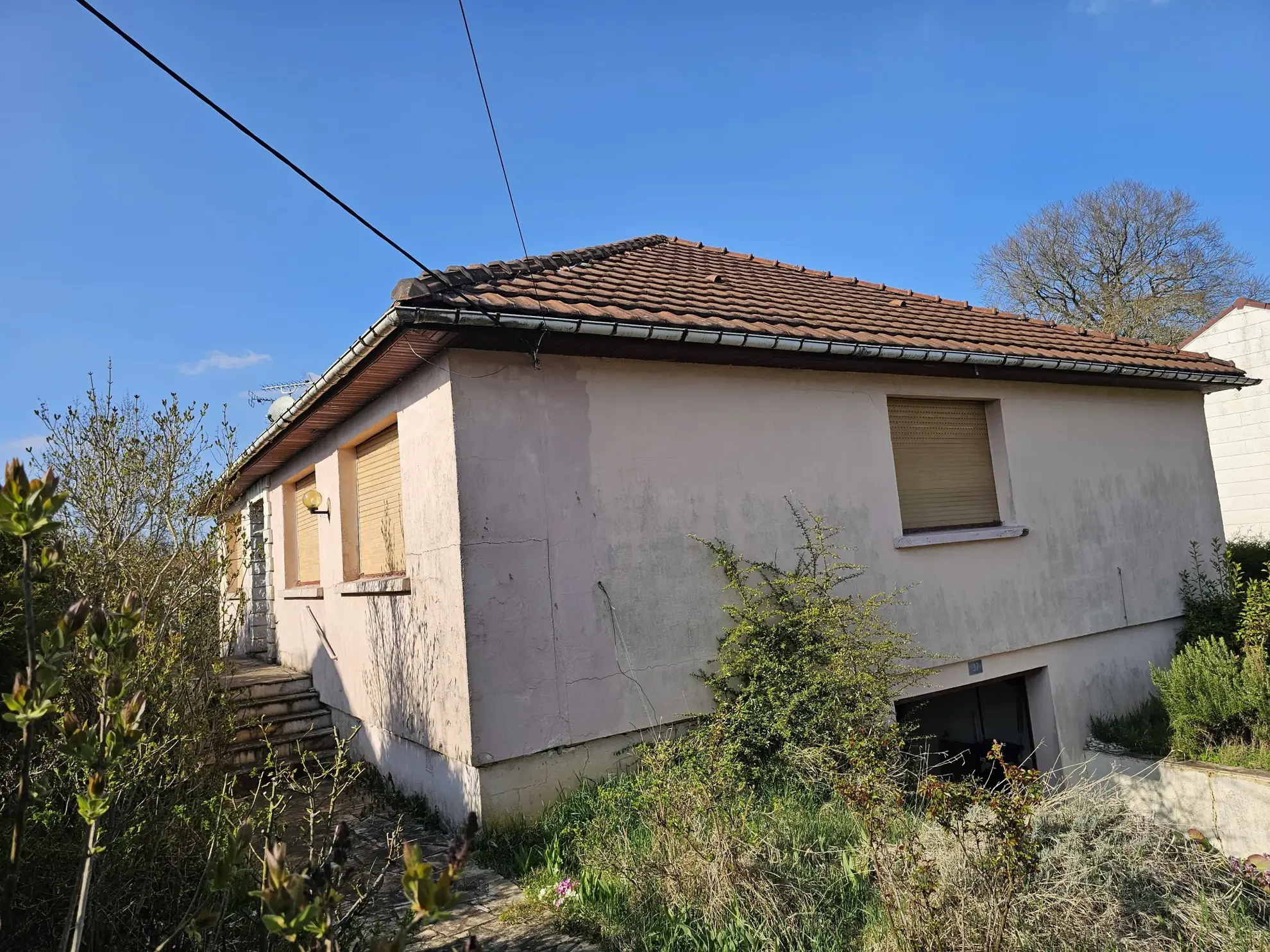 Maison à vendre à Cantebonne avec 4 chambres et grand terrain 