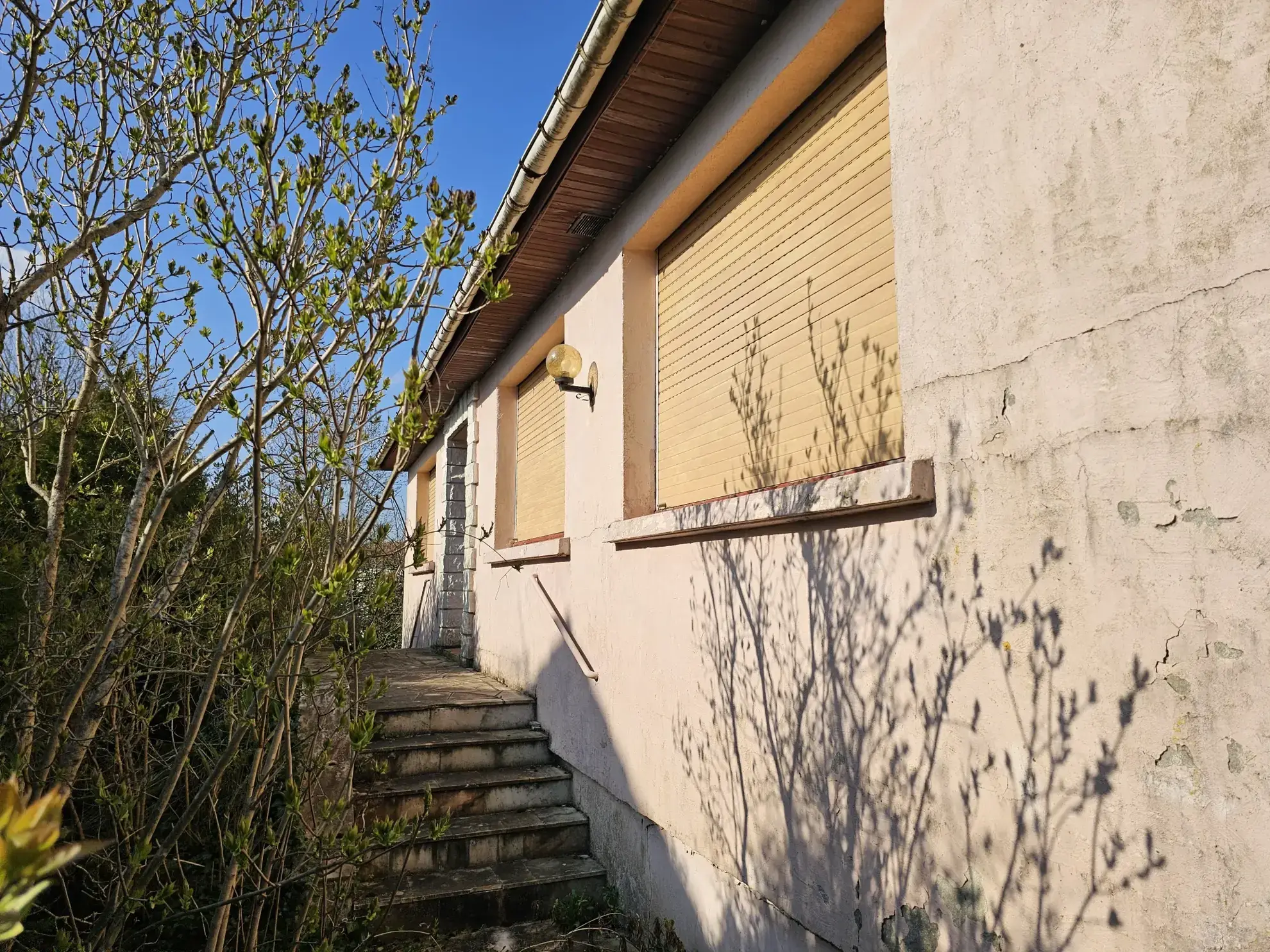 Maison à vendre à Cantebonne avec 4 chambres et grand terrain 