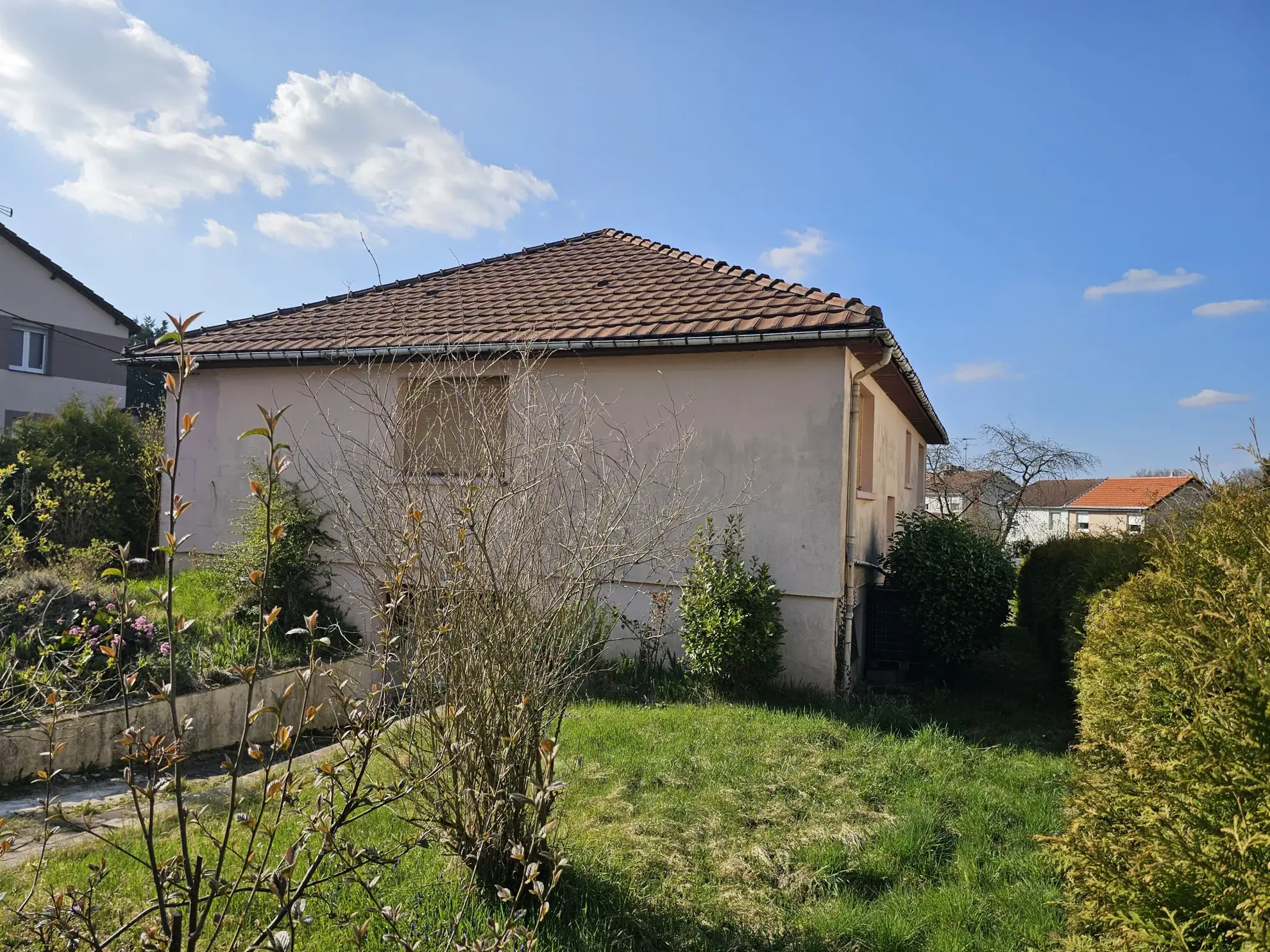 Maison à vendre à Cantebonne avec 4 chambres et grand terrain 