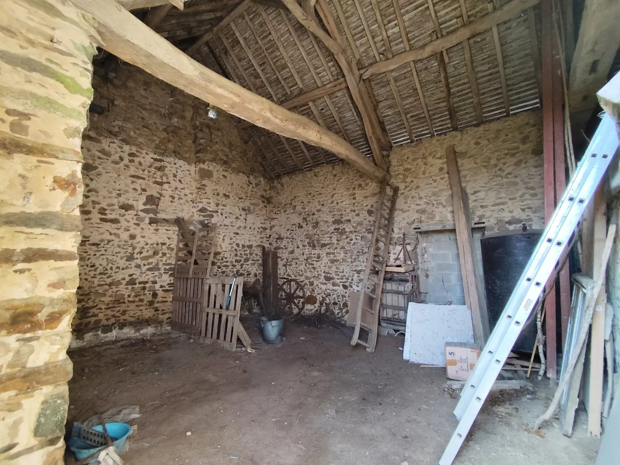 Longère à rénover de 214,77 m² à Heloup dans l'Orne - Terrain de 800 m² 