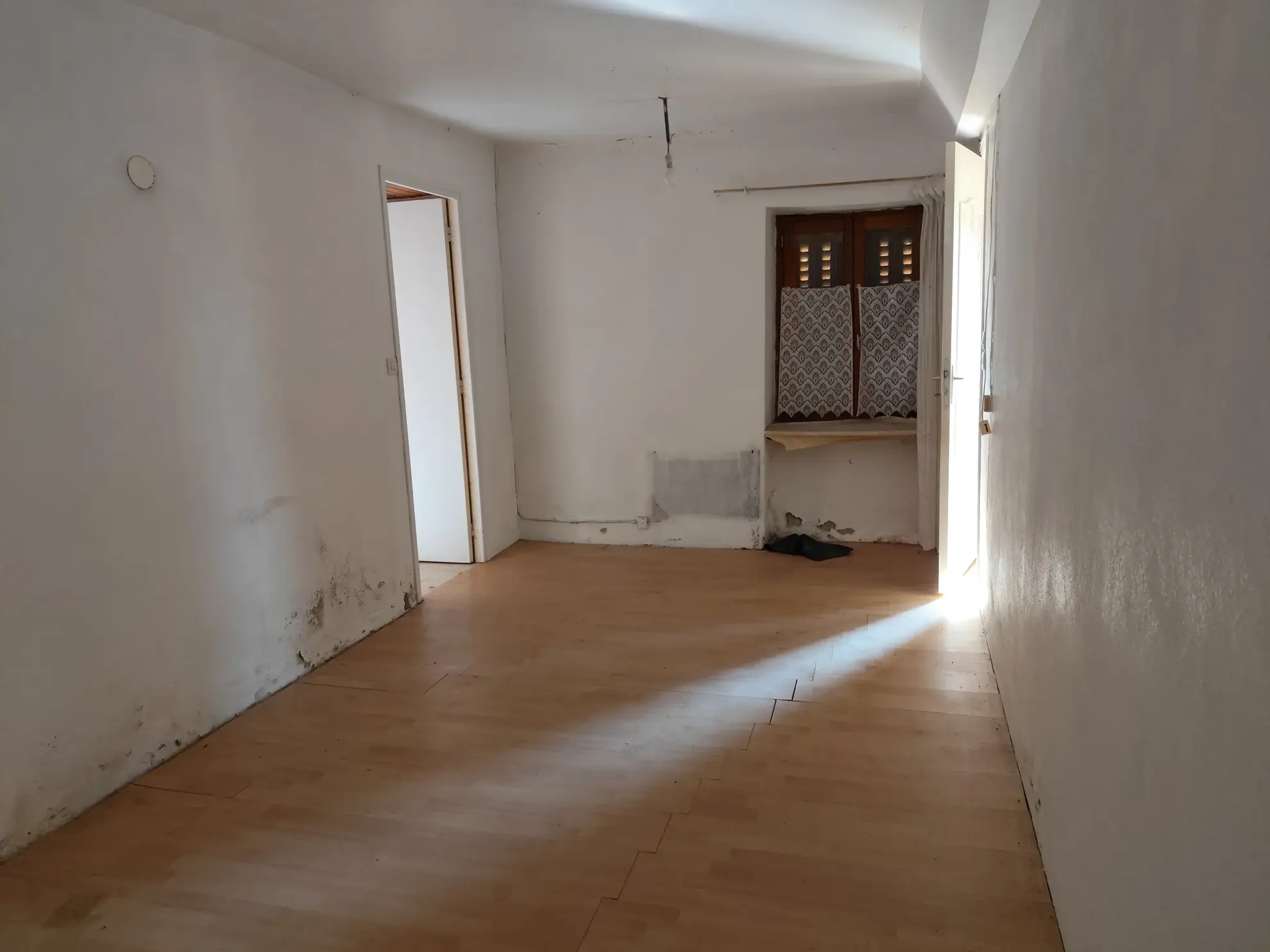 Longère à rénover de 214,77 m² à Heloup dans l'Orne - Terrain de 800 m² 