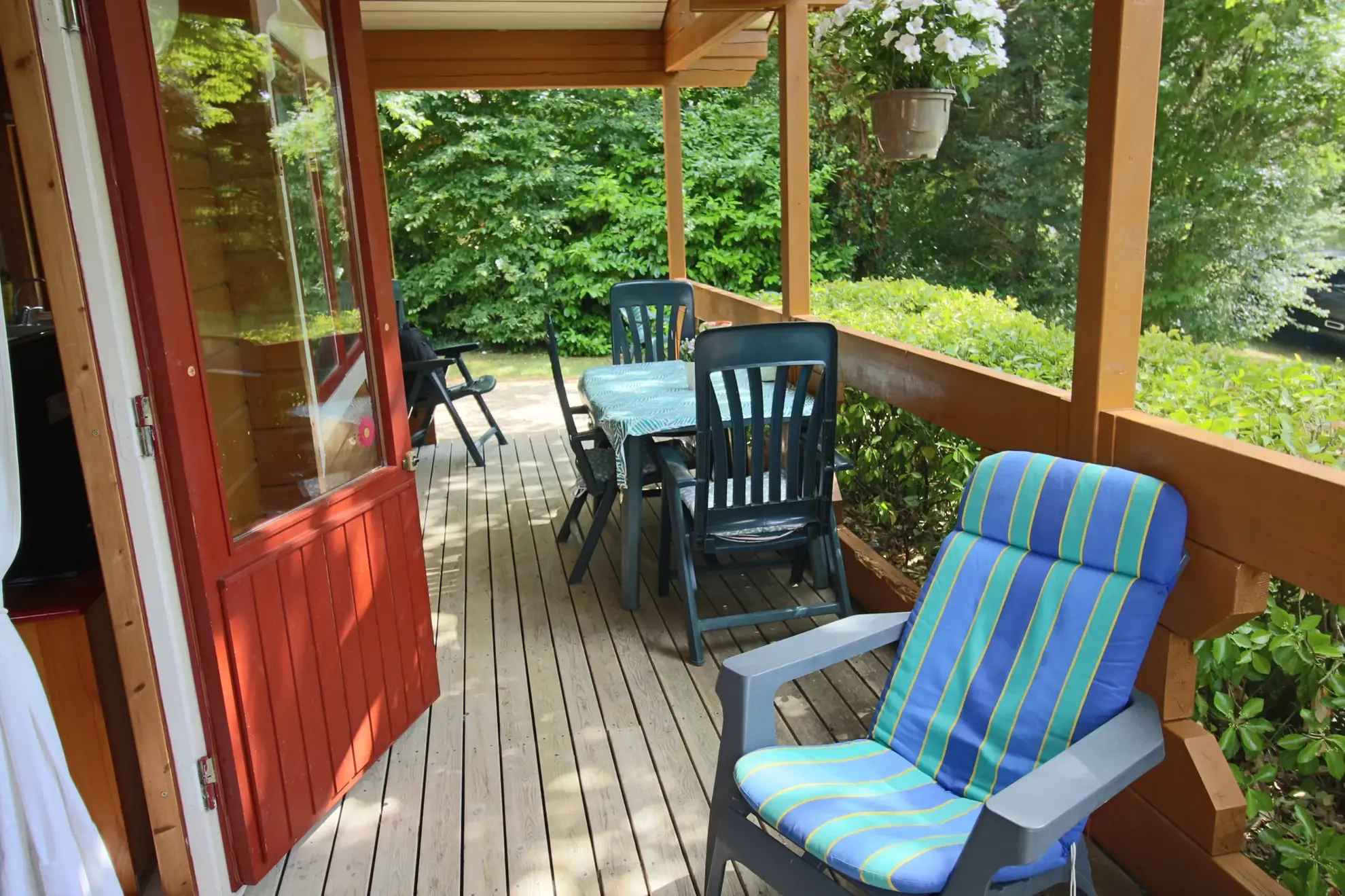 Chalet en bois de plain-pied avec vue sur la campagne à Mauroux 