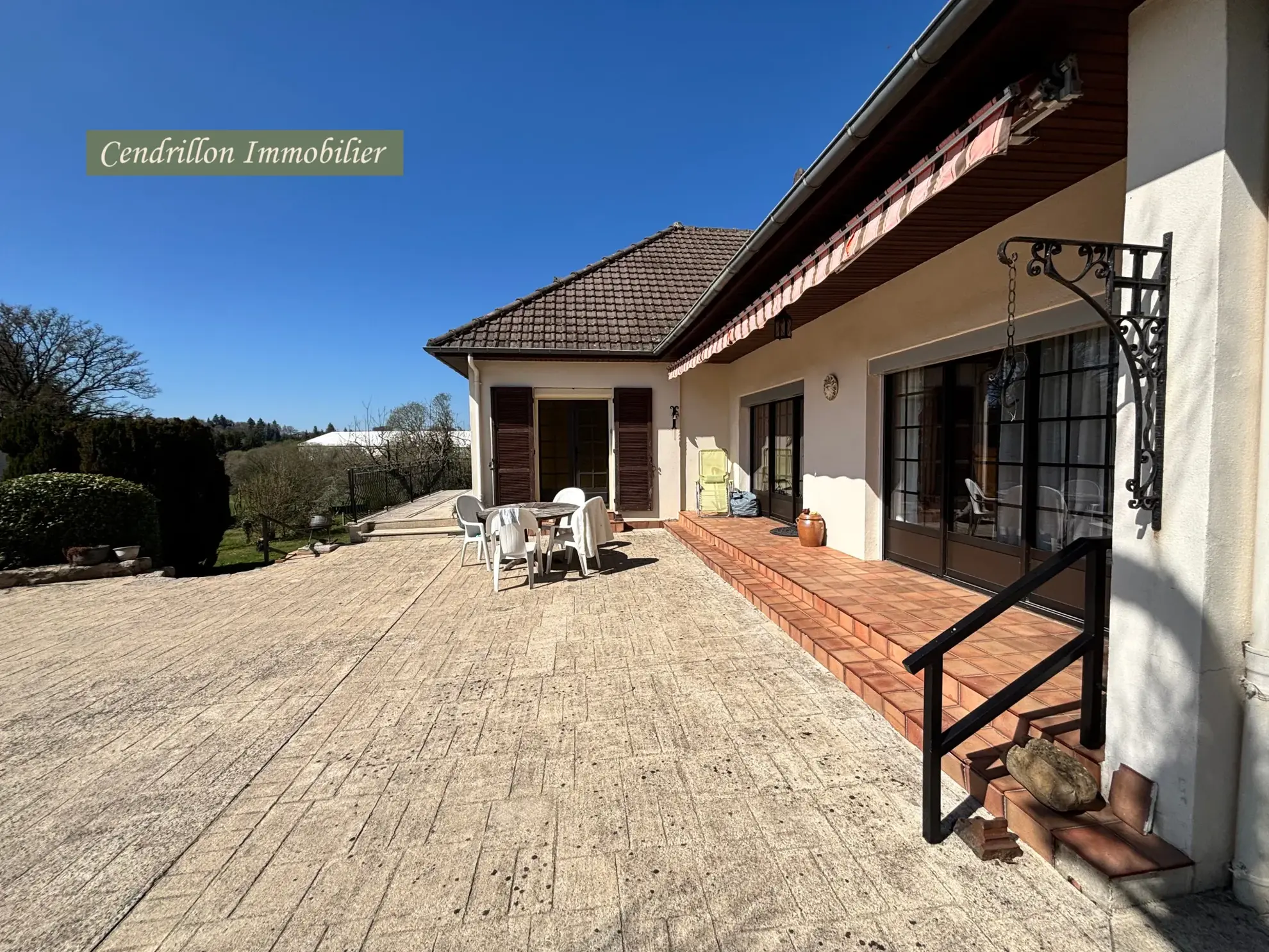 Belle maison année 70 avec grand jardin et garage à Bourganeuf 