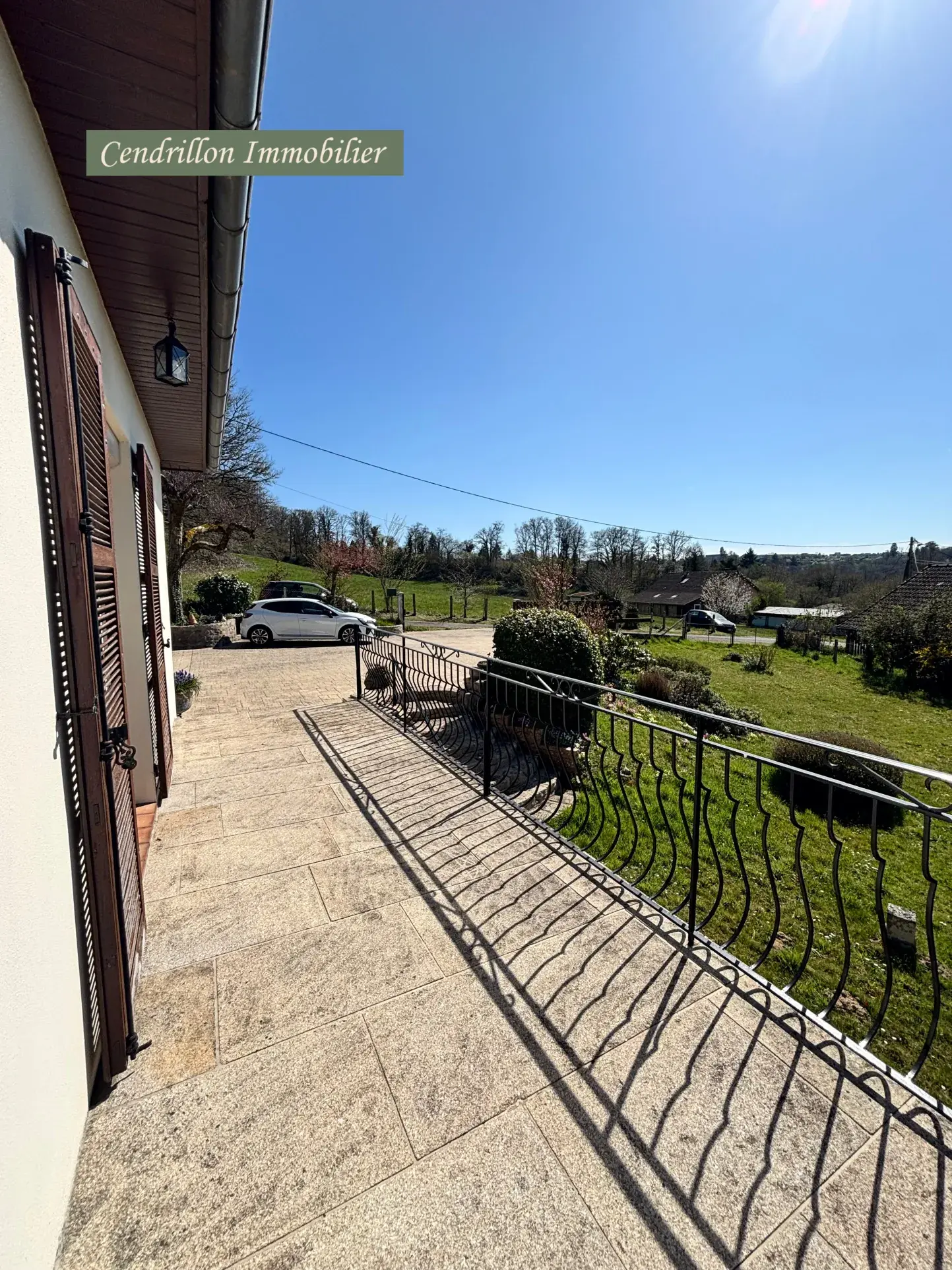 Belle maison année 70 avec grand jardin et garage à Bourganeuf 