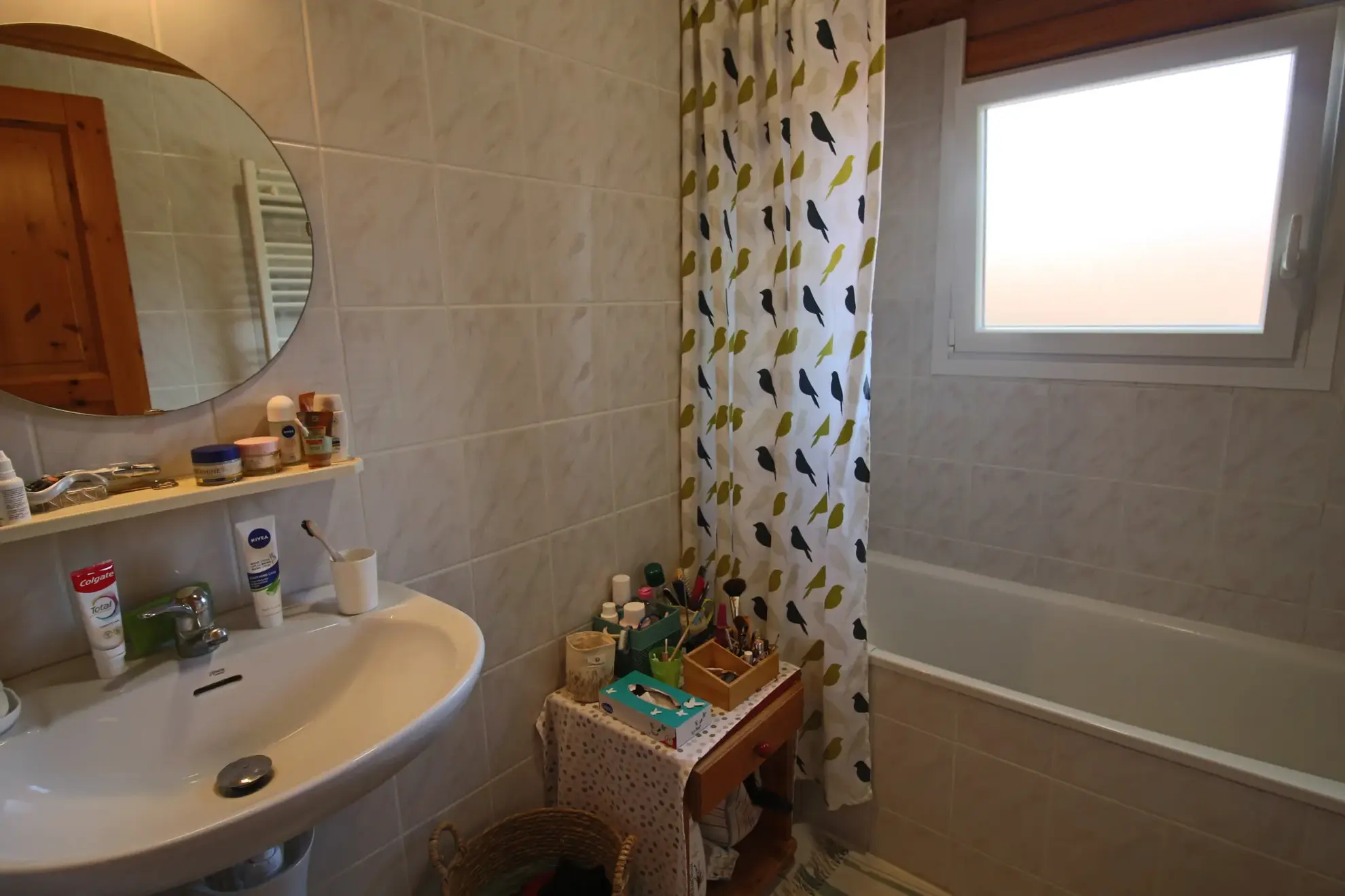 Chalet en bois de plain-pied avec vue sur la campagne à Mauroux 