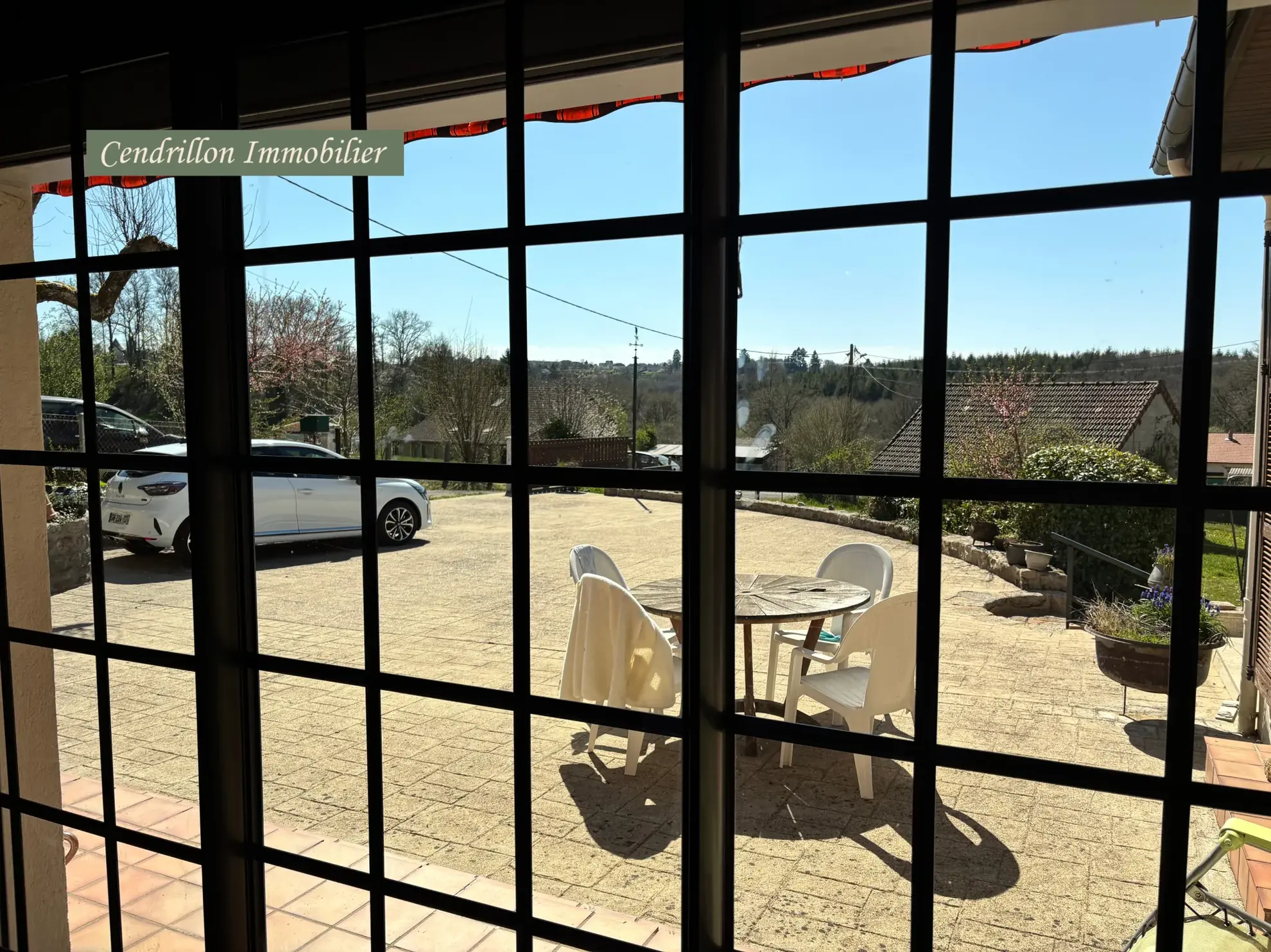 Belle maison année 70 avec grand jardin et garage à Bourganeuf 