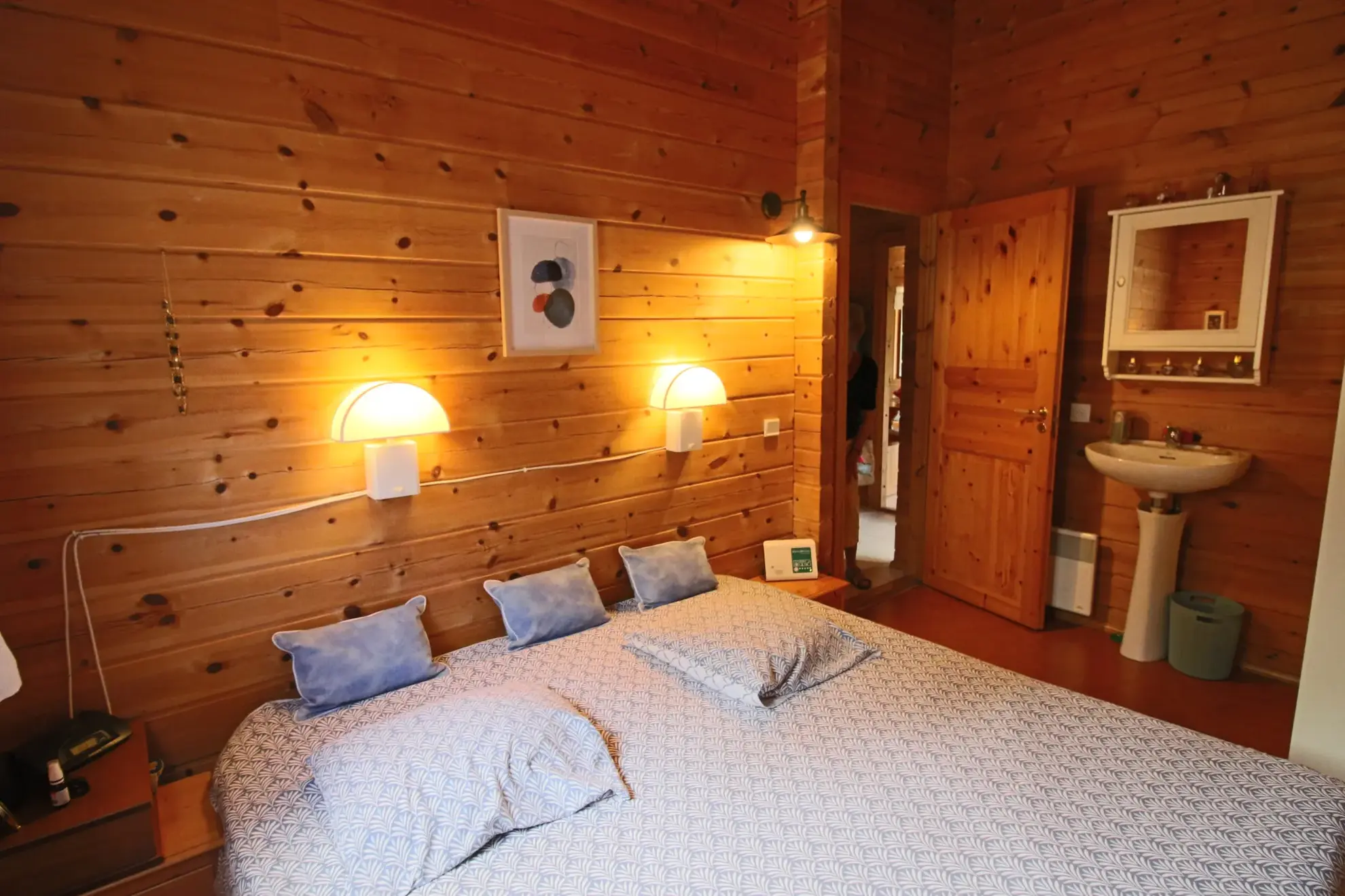Chalet en bois de plain-pied avec vue sur la campagne à Mauroux 