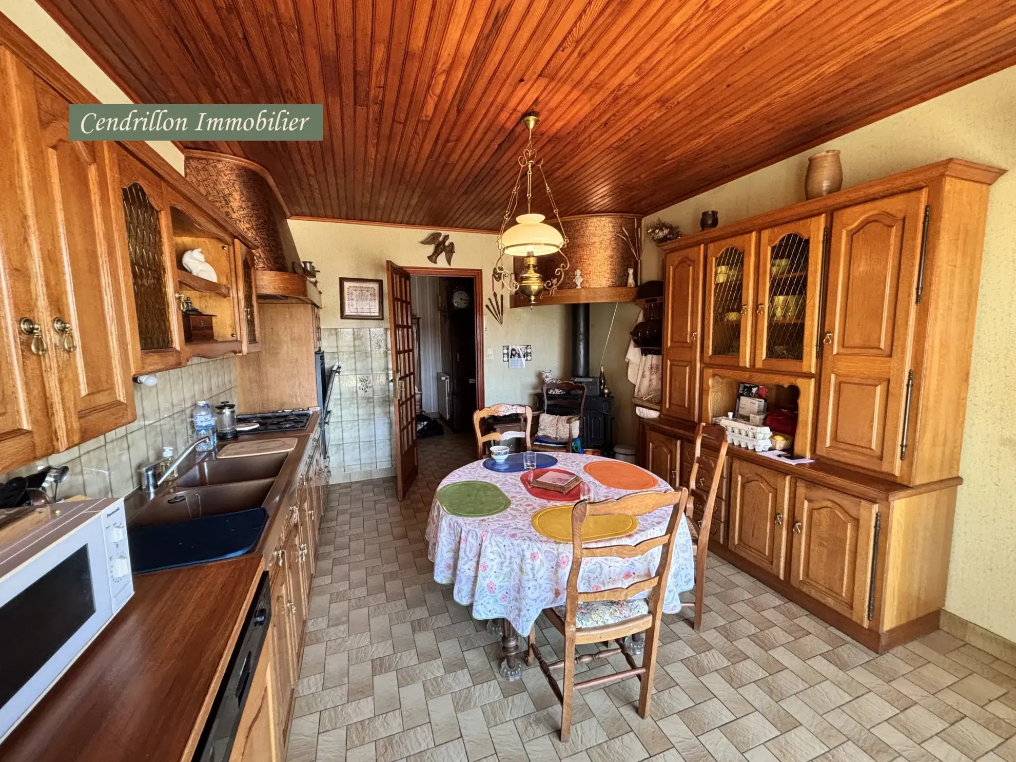 Belle maison année 70 avec grand jardin et garage à Bourganeuf 