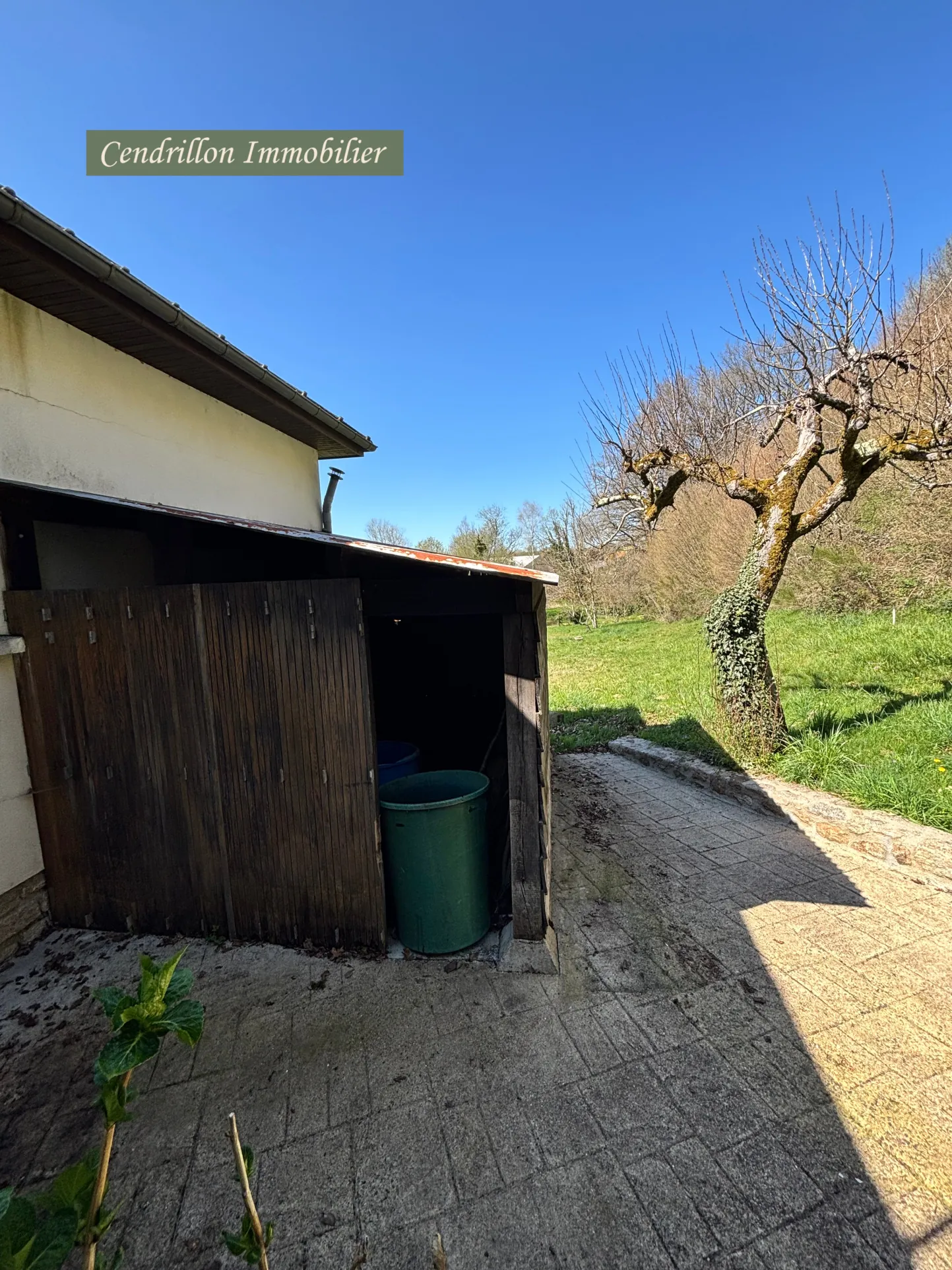 Belle maison année 70 avec grand jardin et garage à Bourganeuf 