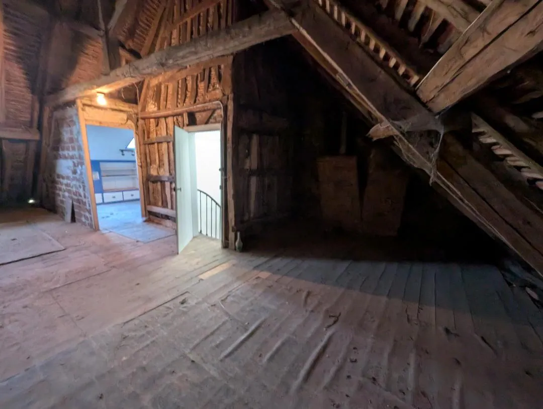 Maison rénovée avec 3 chambres à proximité de la Place de la Nation à St Yrieix La Perche 