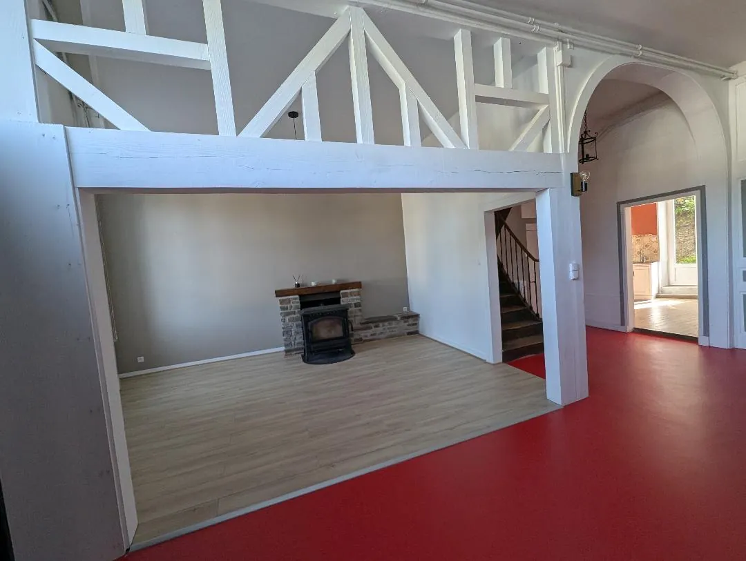 Maison rénovée avec 3 chambres à proximité de la Place de la Nation à St Yrieix La Perche 