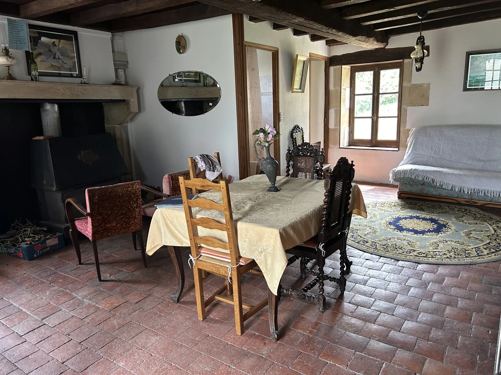 Maison en pierre avec dépendances à Nolay - Proche commerces, calme et grand terrain 