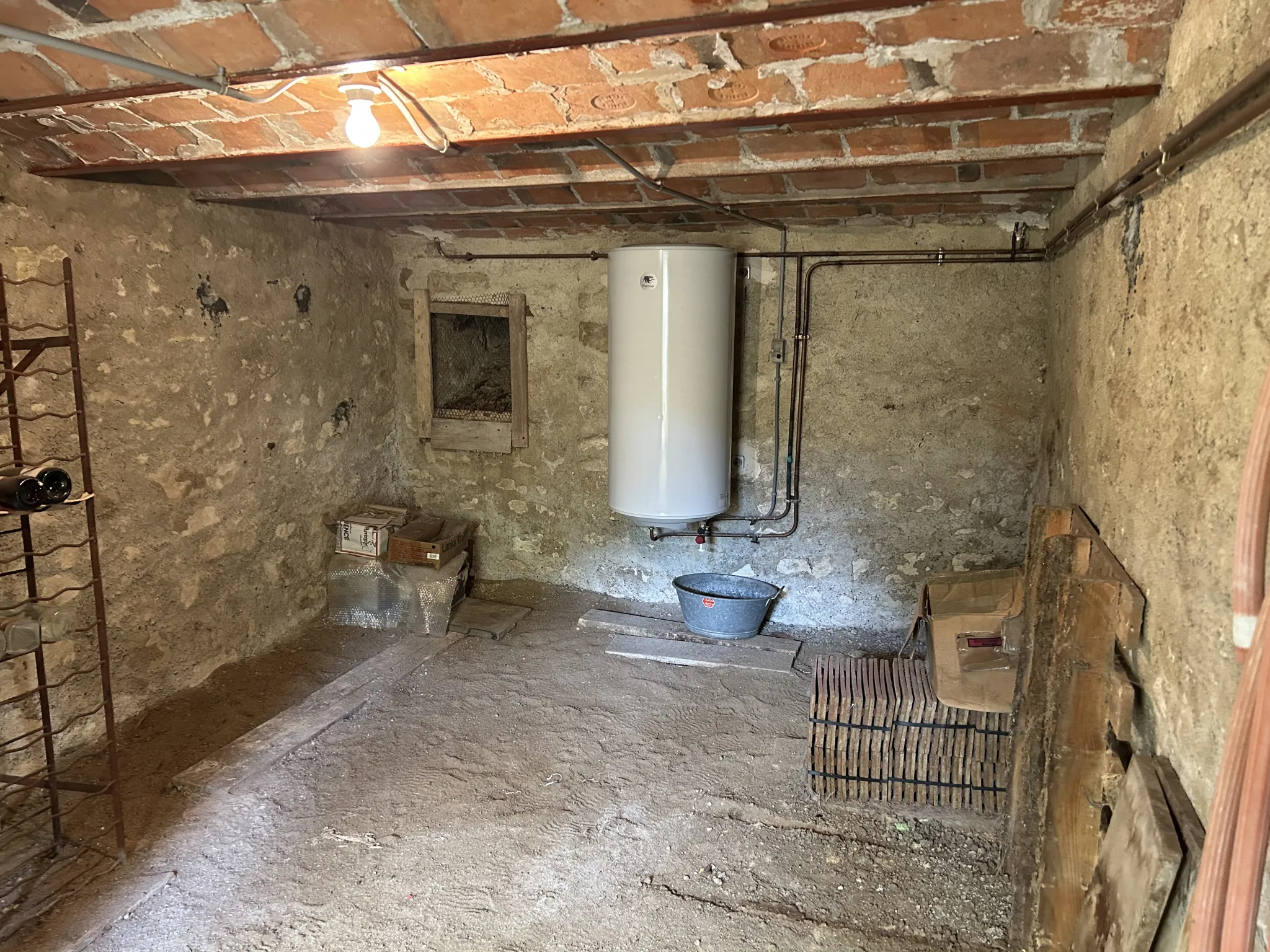 Maison en pierre avec dépendances à Nolay - Proche commerces, calme et grand terrain 