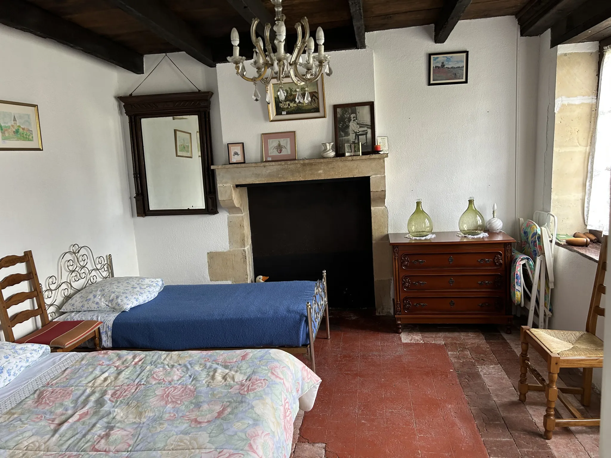 Maison en pierre avec dépendances à Nolay - Proche commerces, calme et grand terrain 