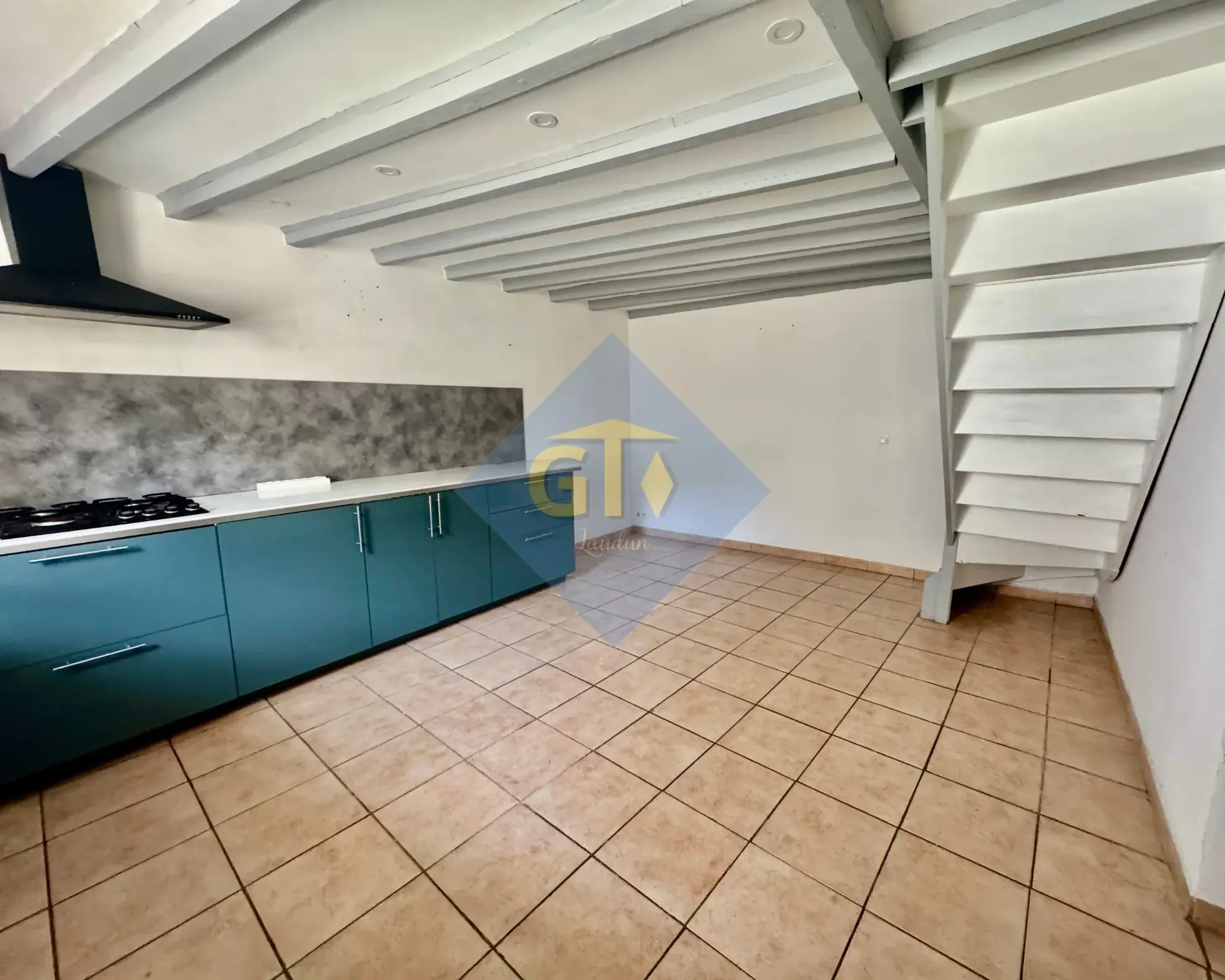 Charmante maison de village avec garage à Laudun - 76 m² 