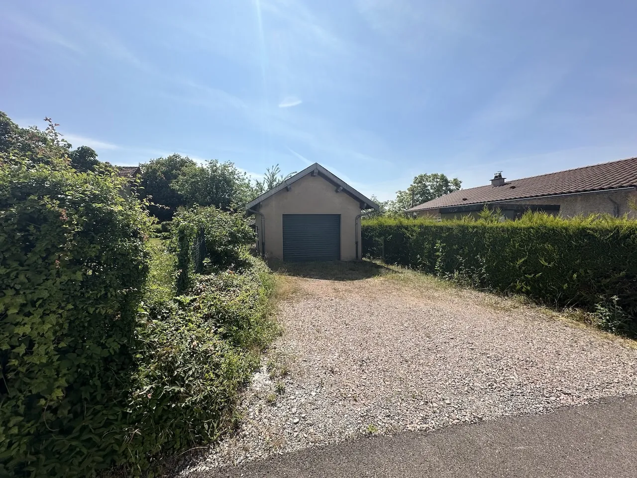 Vente maison de 180 m² à Chauffailles avec jardin et garage, proche centre-ville 