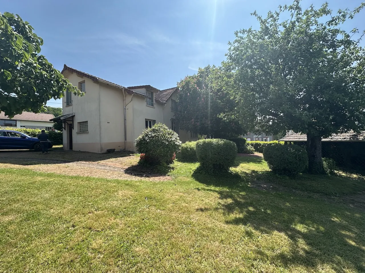 Vente maison de 180 m² à Chauffailles avec jardin et garage, proche centre-ville 