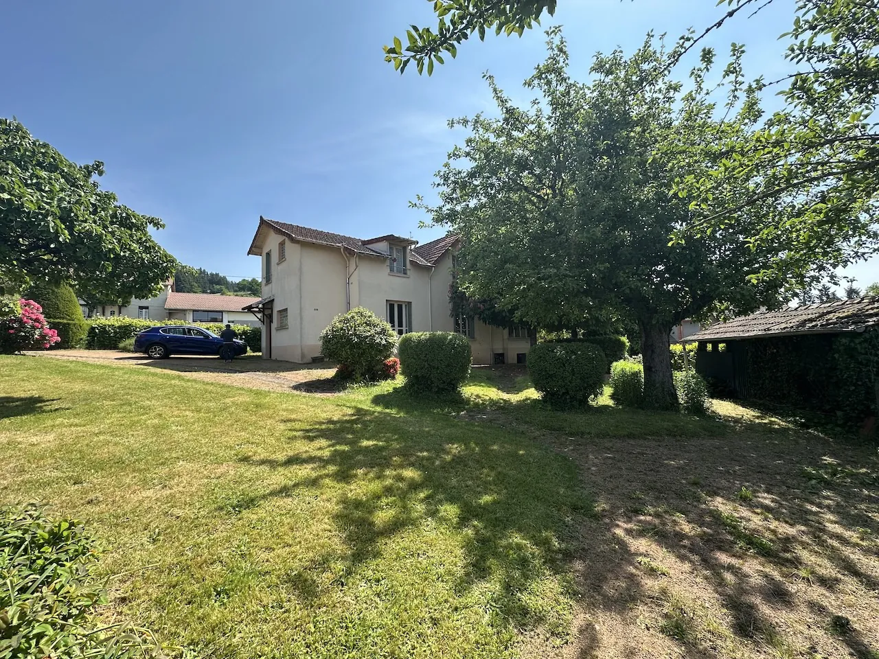 Vente maison de 180 m² à Chauffailles avec jardin et garage, proche centre-ville 