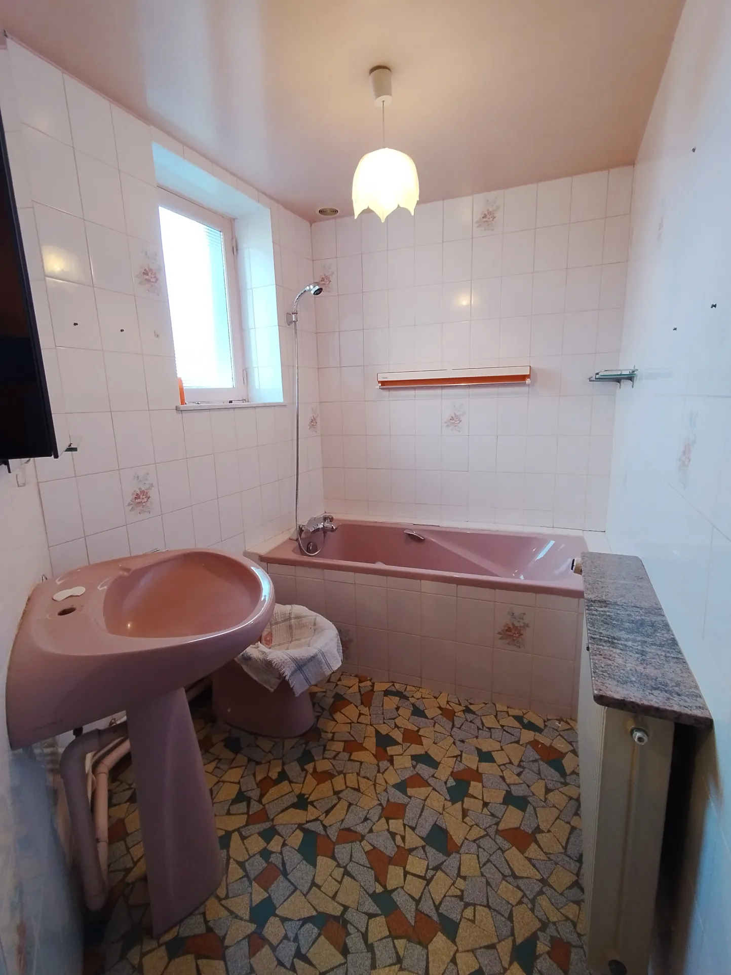 Maison familiale de 113 m² à Thiers avec 4 chambres, garage et cour 