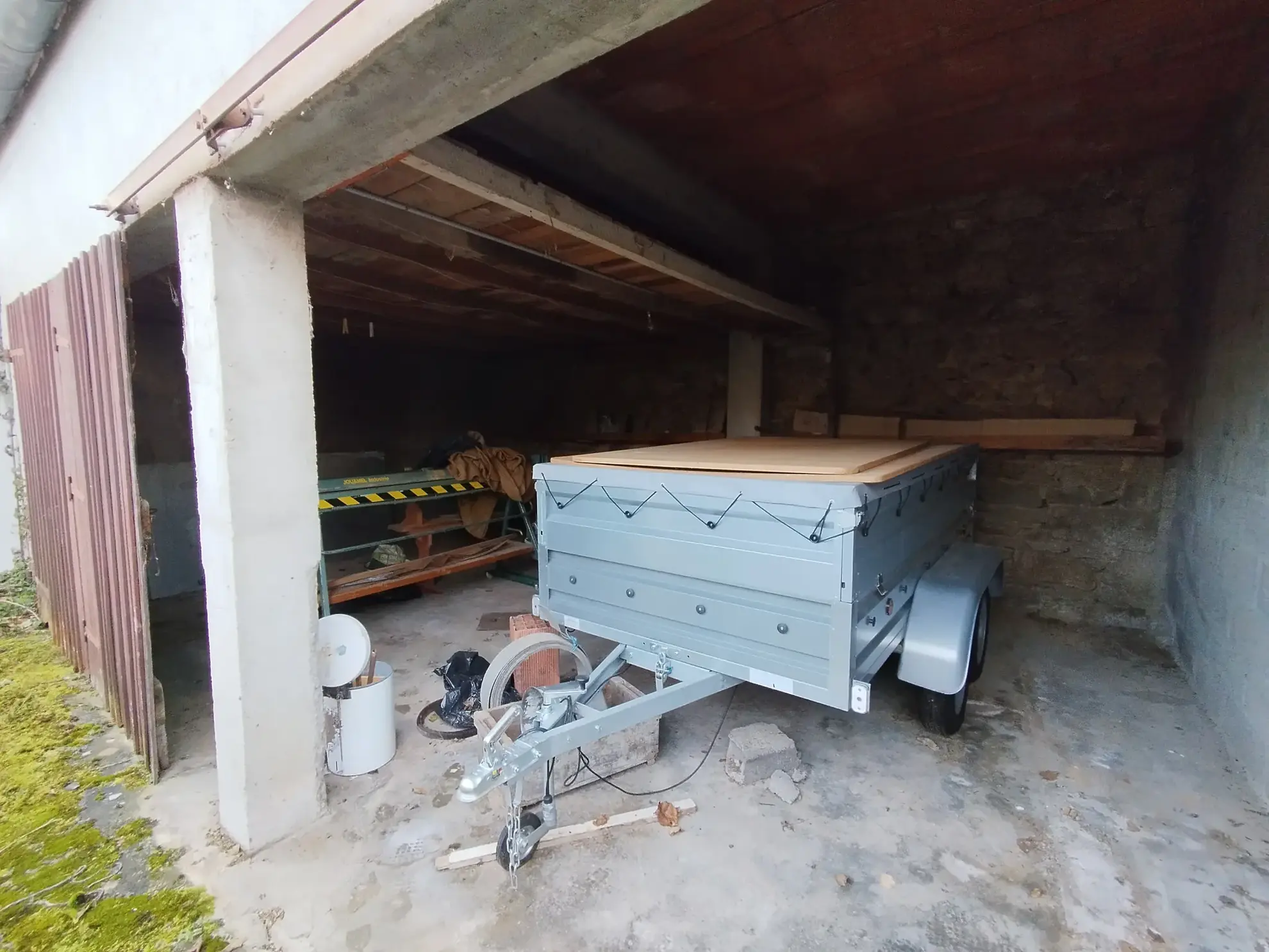 Maison familiale de 113 m² à Thiers avec 4 chambres, garage et cour 