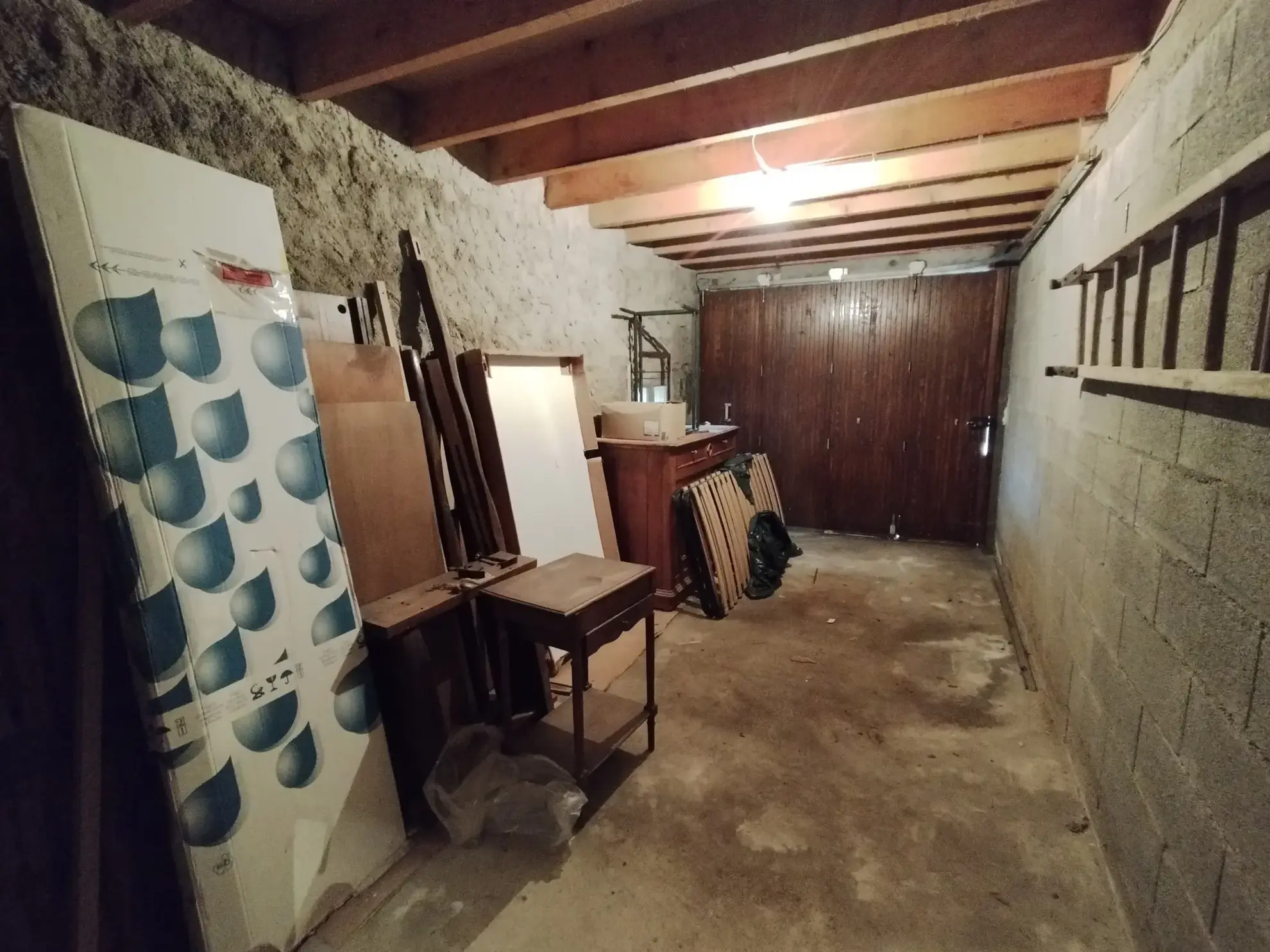 Maison familiale de 113 m² à Thiers avec 4 chambres, garage et cour 