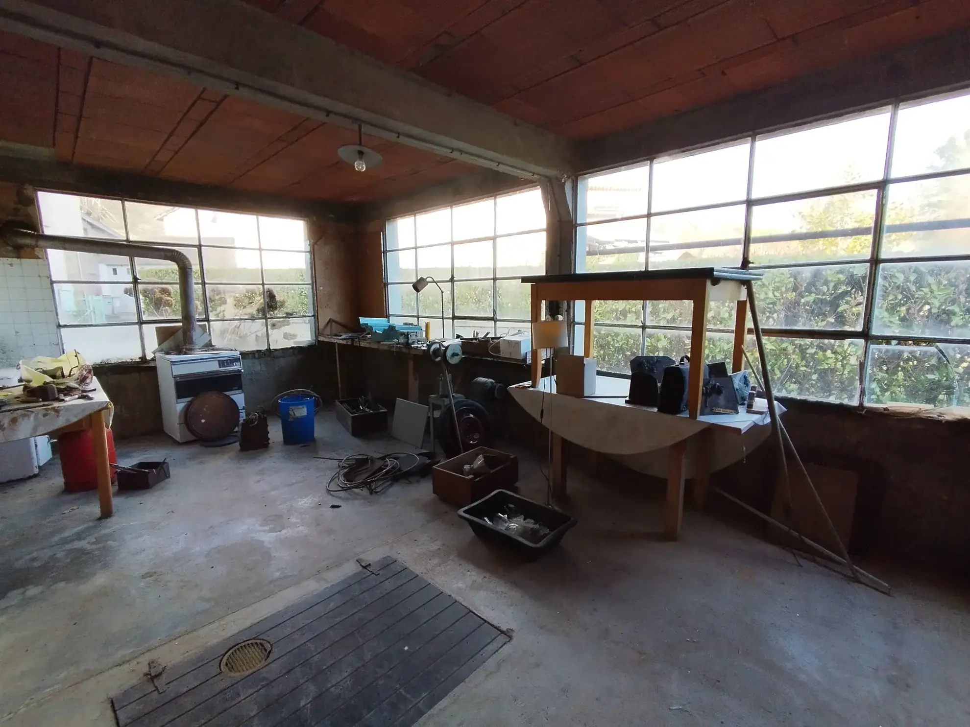 Maison familiale de 113 m² à Thiers avec 4 chambres, garage et cour 